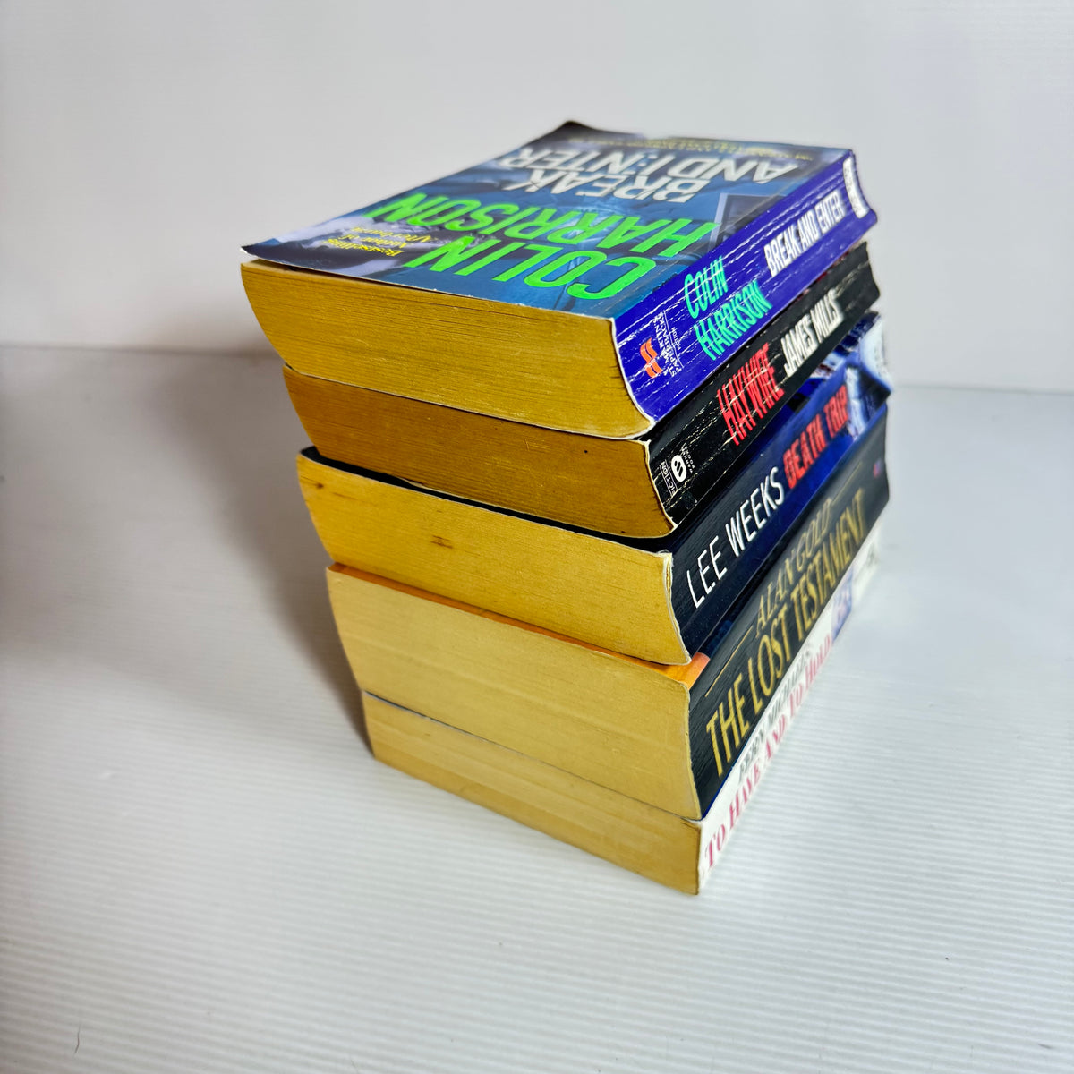 Crime Thriller Bundle x 5 : To Have And To Hold - Fern Michaels, Haywire - James Mills, Break And Enter - Colin Harrison, Death Trip - Lee Weeks, The Lost Testament - Alan Gold (3395)