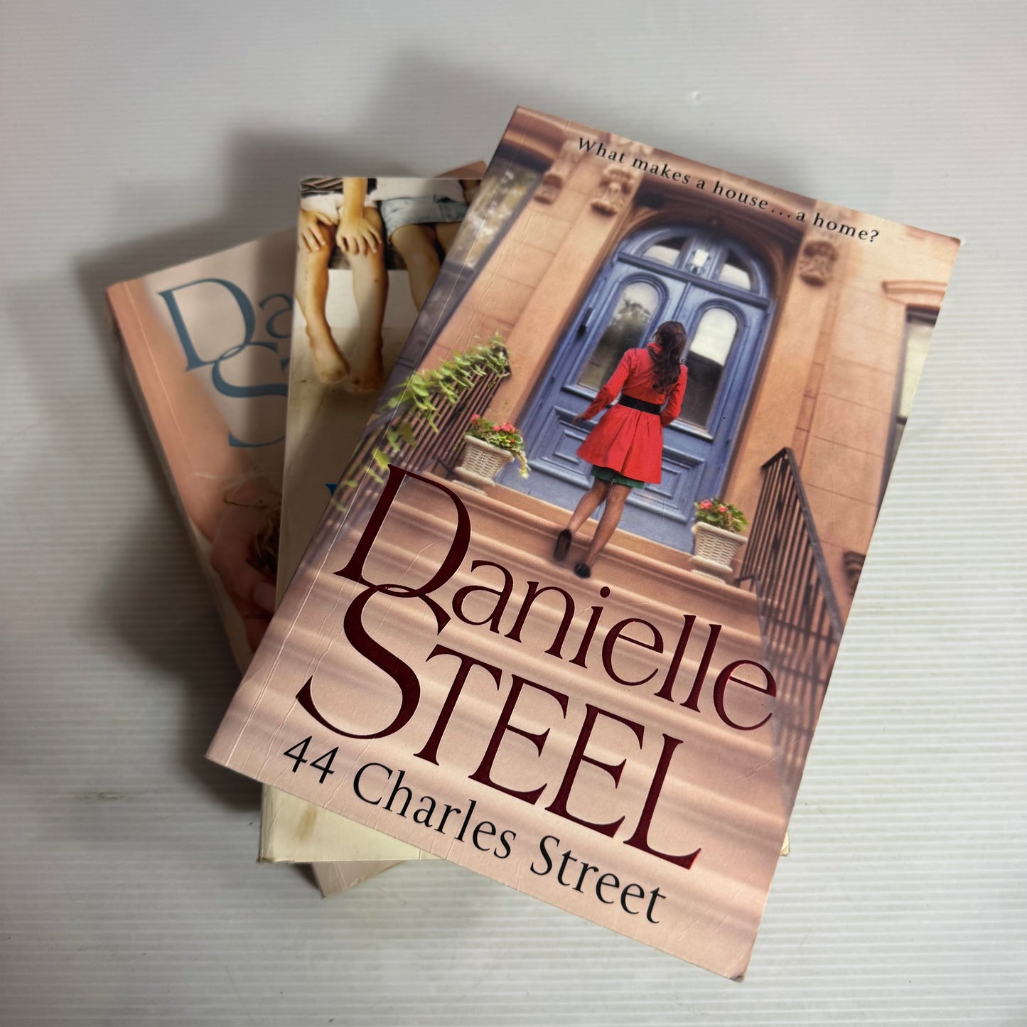 Danielle Steel Large Paperback Book Bundle x 3 : 44 Charles Street, Family Ties, Friends Forever (2821)