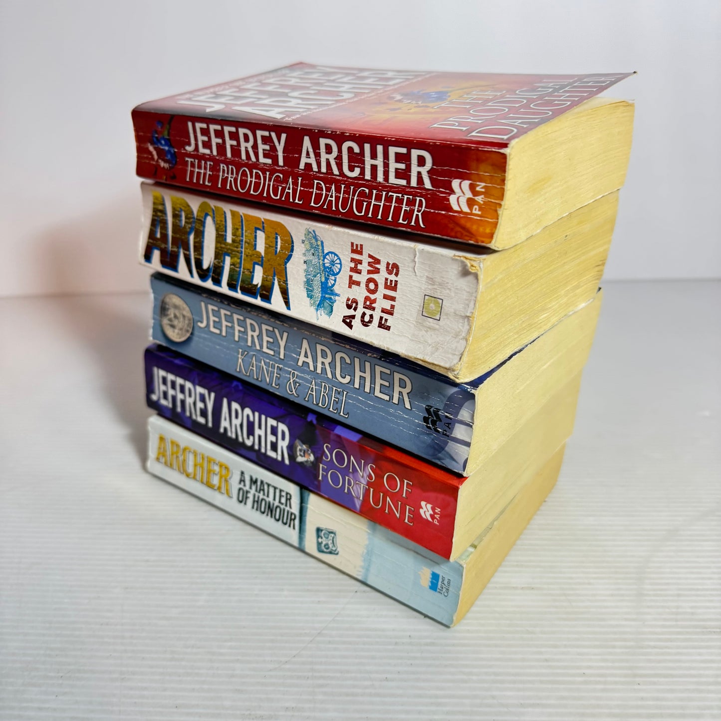 Jeffrey Archer Book Bundle x 5 : The Prodigal Daughter, As The Crow Files, A Matter of Honour, Sons of Fortune, Kane & Able (2838)
