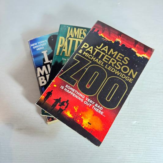 James Patterson Small Paperback Book Bundle x 3 : Zoo, Four Blind Mice, I. Michael Bennett (2971)