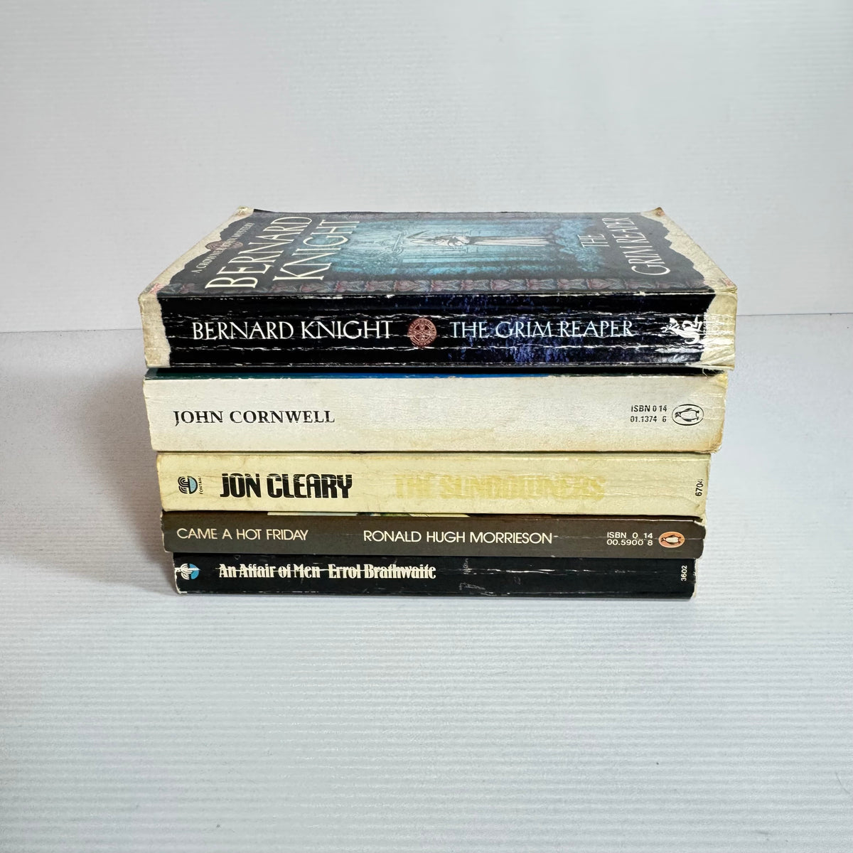 Vintage Crime Thriller Bundle x 5 : An Affair of Men - Errol Brathwaite, Came A Hot Friday - Ronald Hugh Morrieson, A Thief In The Night : The Death of Pope John Paul I - John Cornwell, The Grim Reaper - Bernard Knight, The Sundowners - Jon Cleary (3452)