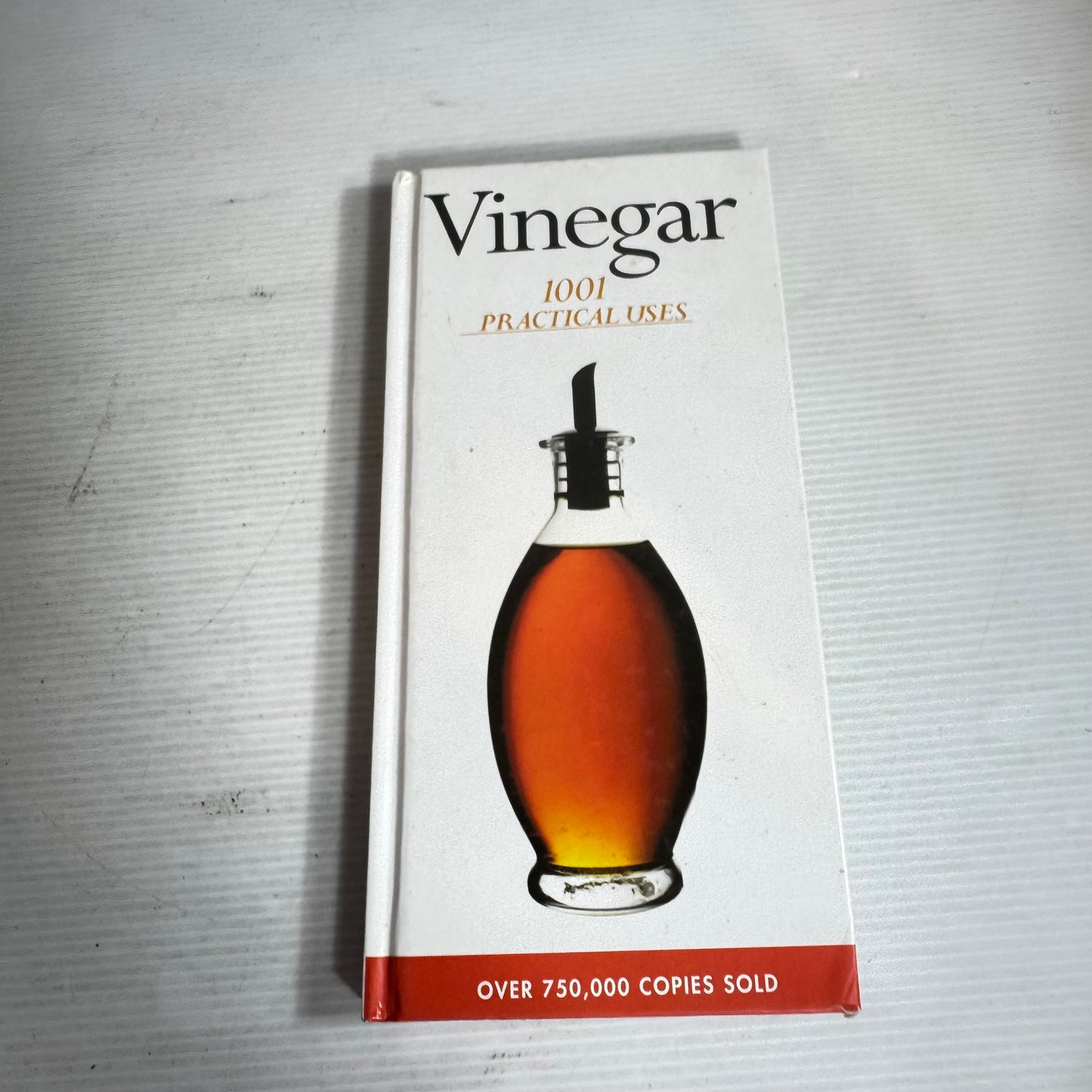 Olive Oil & Vinegar Book Bundle x 2 : A Buyer's Guide to Olive Oil - Anne Dolamore & Vinegar 1001 Practical Uses(2886)