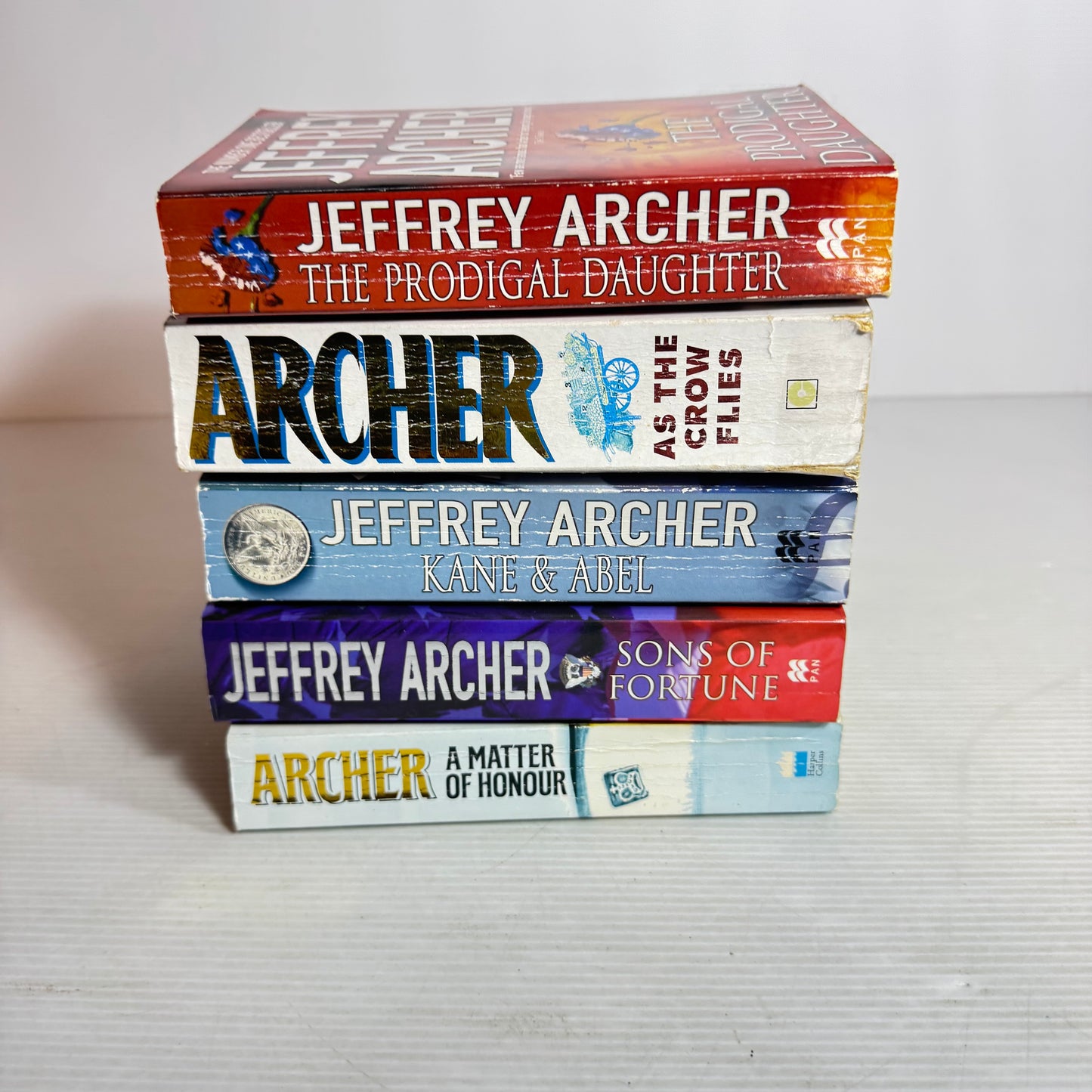 Jeffrey Archer Book Bundle x 5 : The Prodigal Daughter, As The Crow Files, A Matter of Honour, Sons of Fortune, Kane & Able (2838)