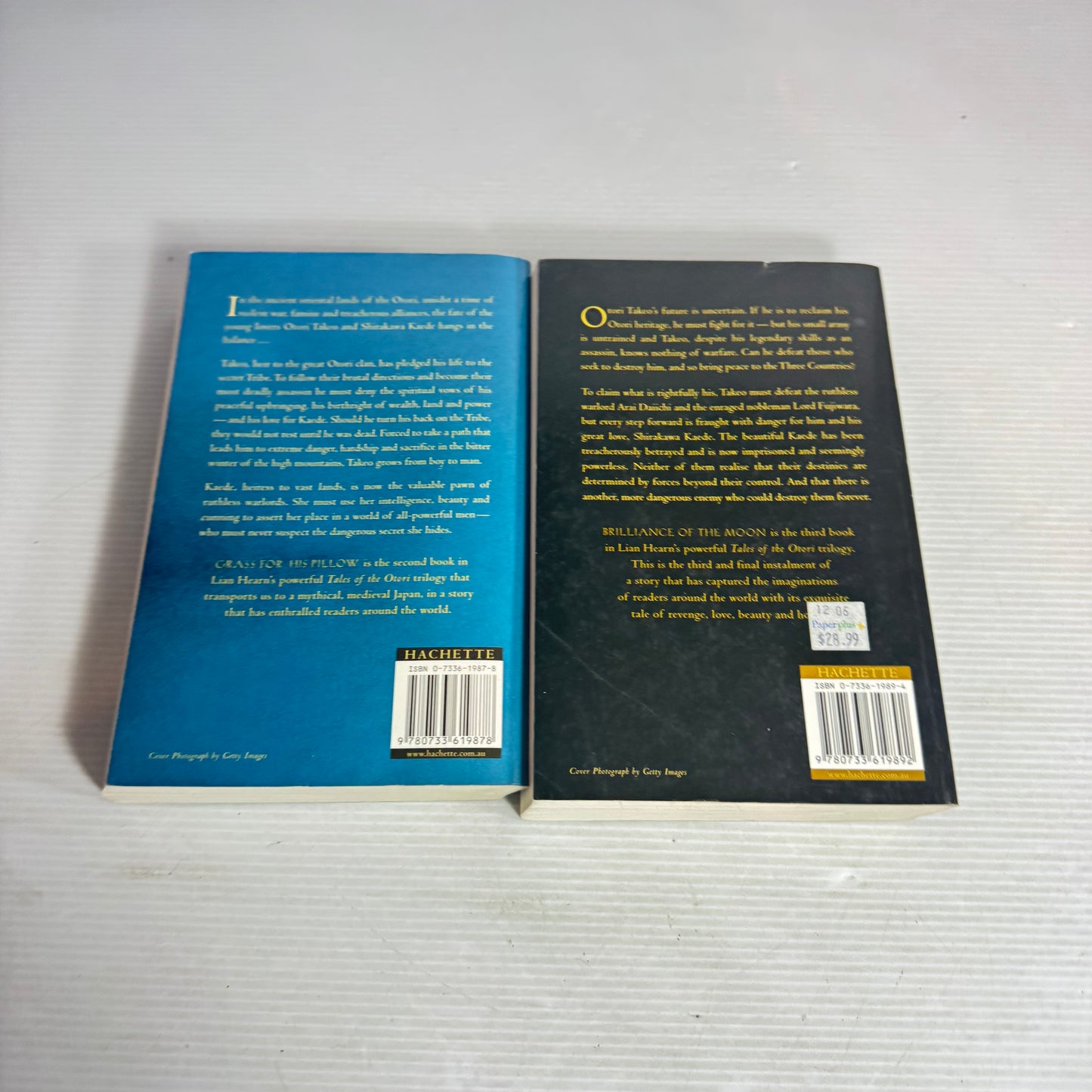 Lian Hearn Tales of the Otori Bundle x 2 : Brilliance of the Moon & Grass for his Pillow (2990)