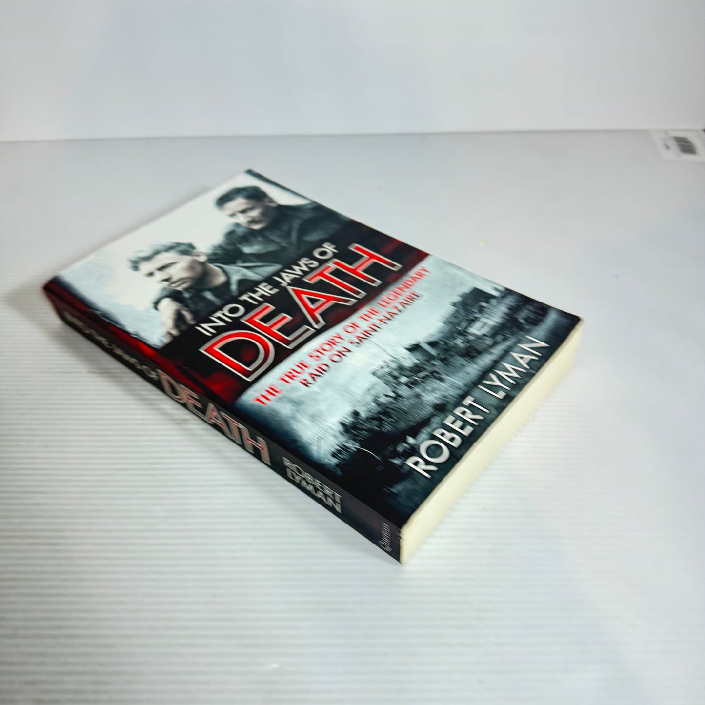 Into the Jaws of Death : The True Story of the Legendary Raid on Saint-Nazaire - Robert Lynman