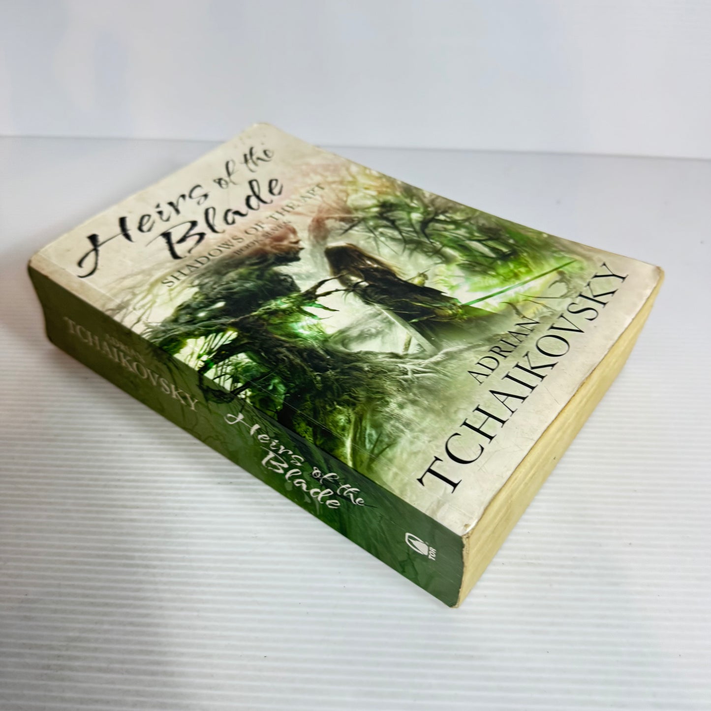 Heirs of the Blade : Shadows of the Apt Book 7 - Adrian Tchiakovsky