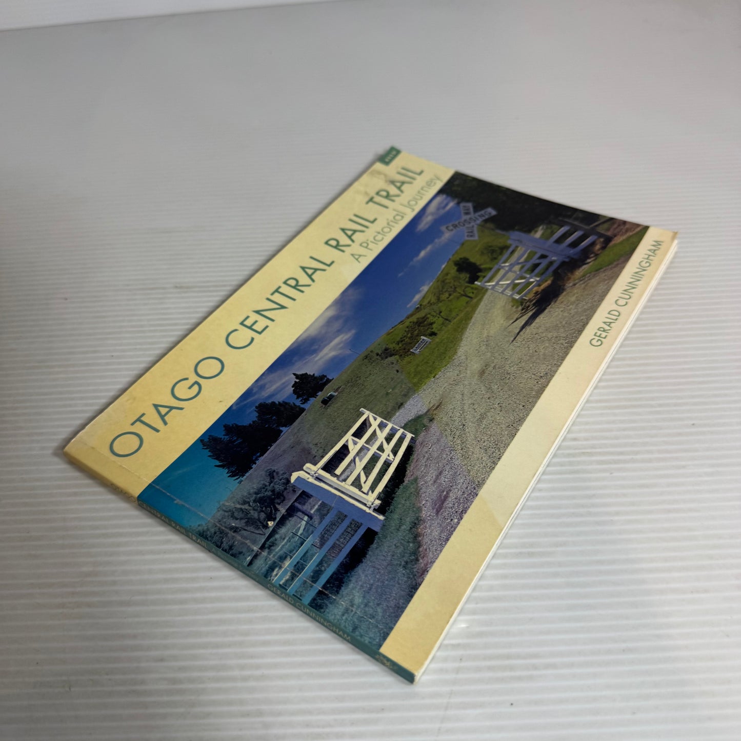 Otago Central Rail Trail: A Pictorial Journey - Gerald Cunningham