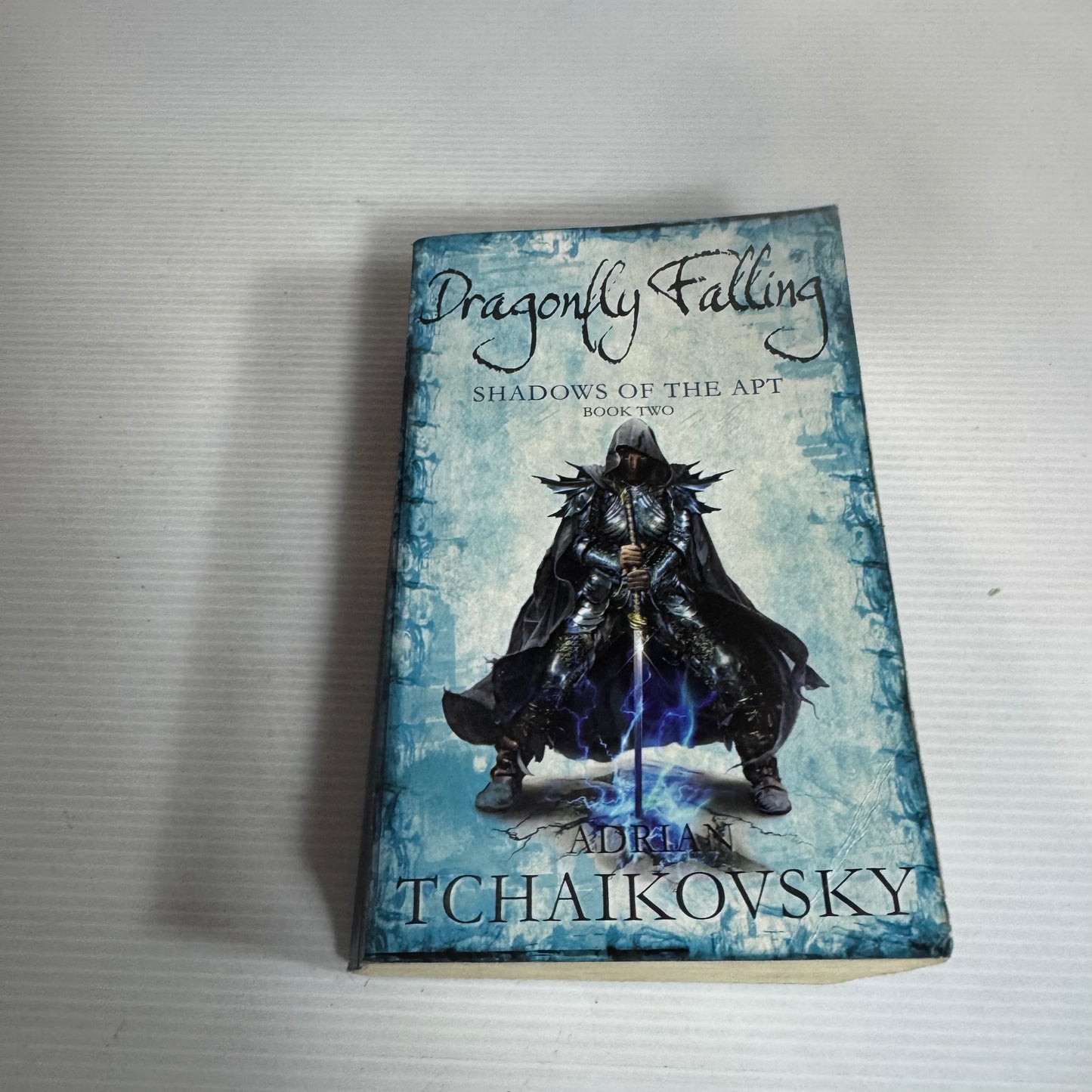 Dragonfly Falling: Shadows Of The Apt Book 2 - Adrian Tchaikovsky