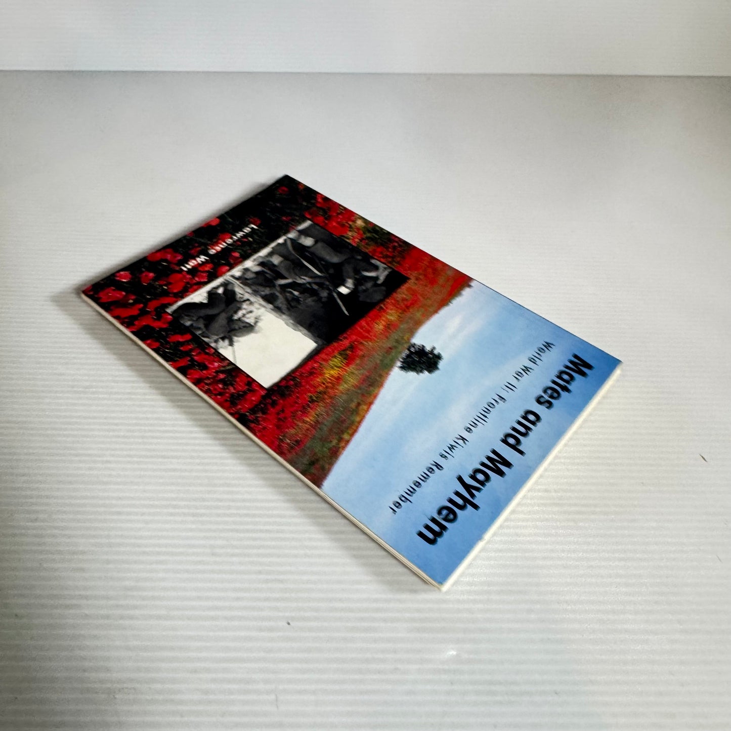 Mates and Mayhem : World War II Frontline Kiwis Remember -Lawrence Watt