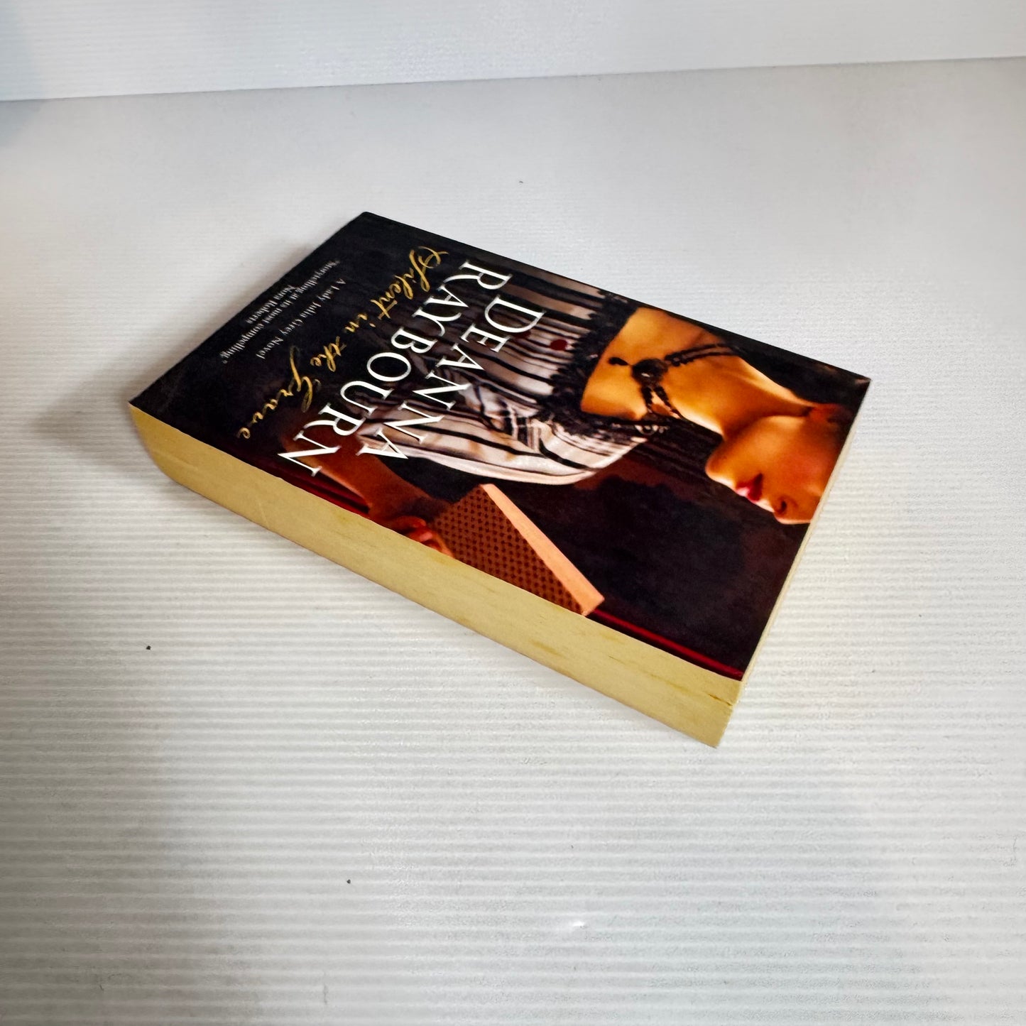 Silent In The Grave - Deanna Raybourn