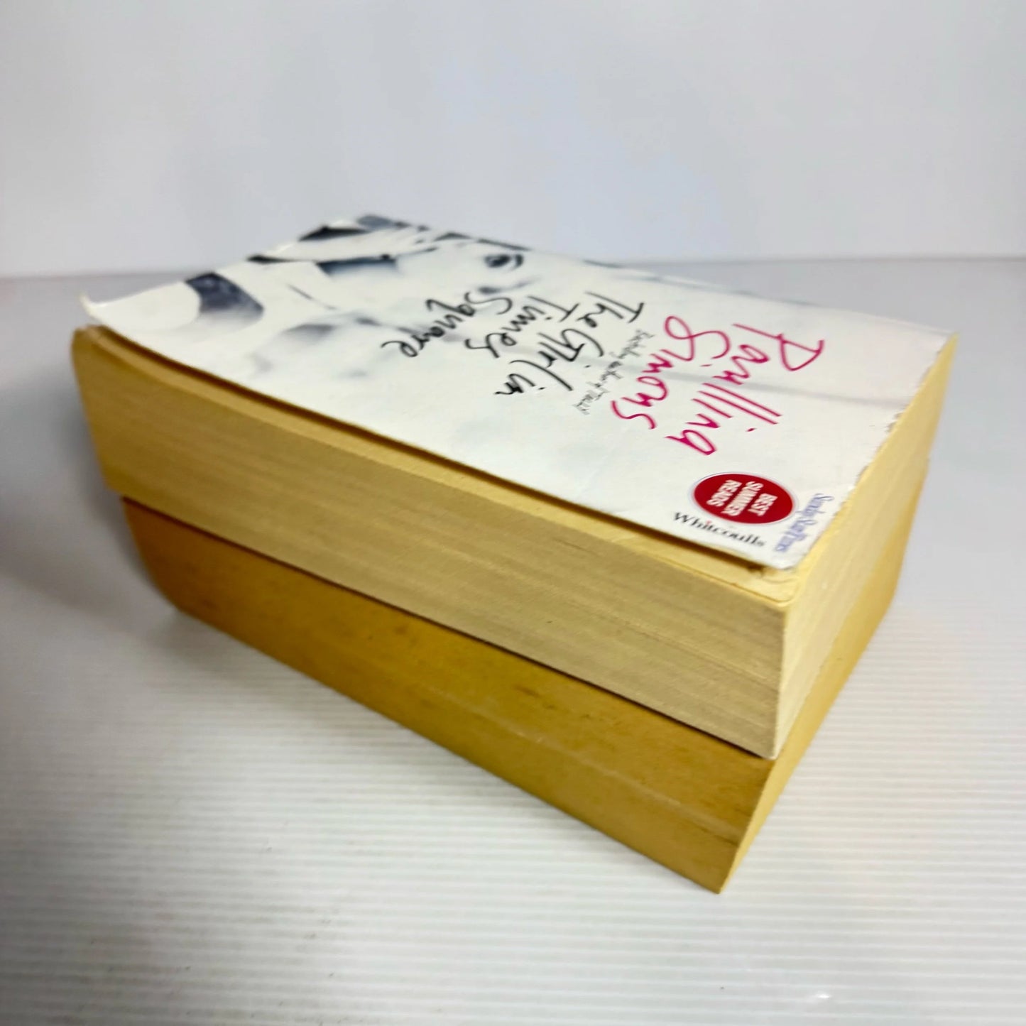 Contemporary Romance Book Bundle x 2 : The Girl in Times Square - Paullina Simons & The Best of Times - Penny Vincenzi (2344)