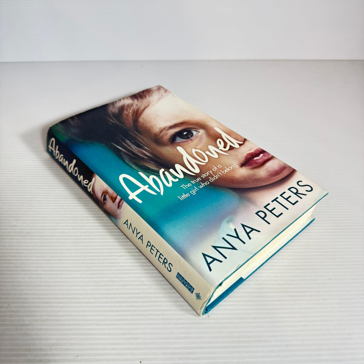 Abandoned : A True Story of A Little Girl Who Didn't Belong - Anya Peters