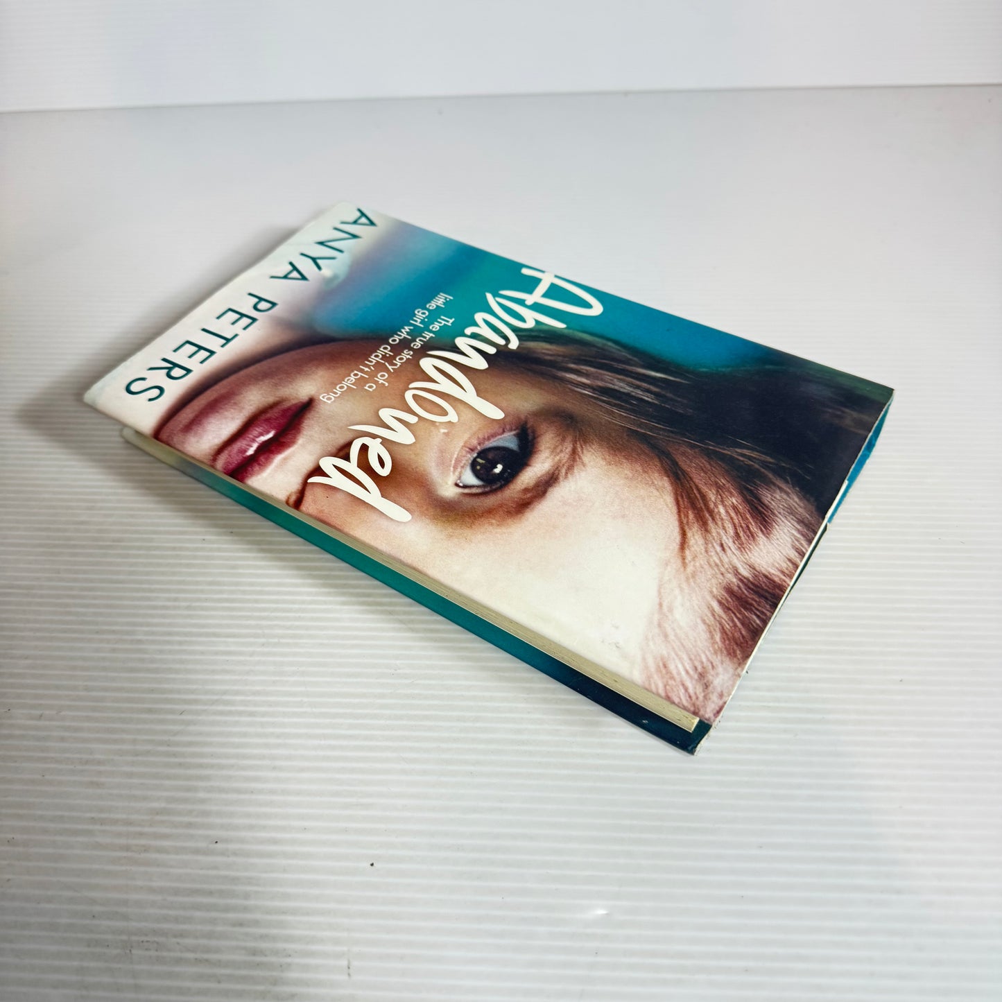 Abandoned : A True Story of A Little Girl Who Didn't Belong - Anya Peters
