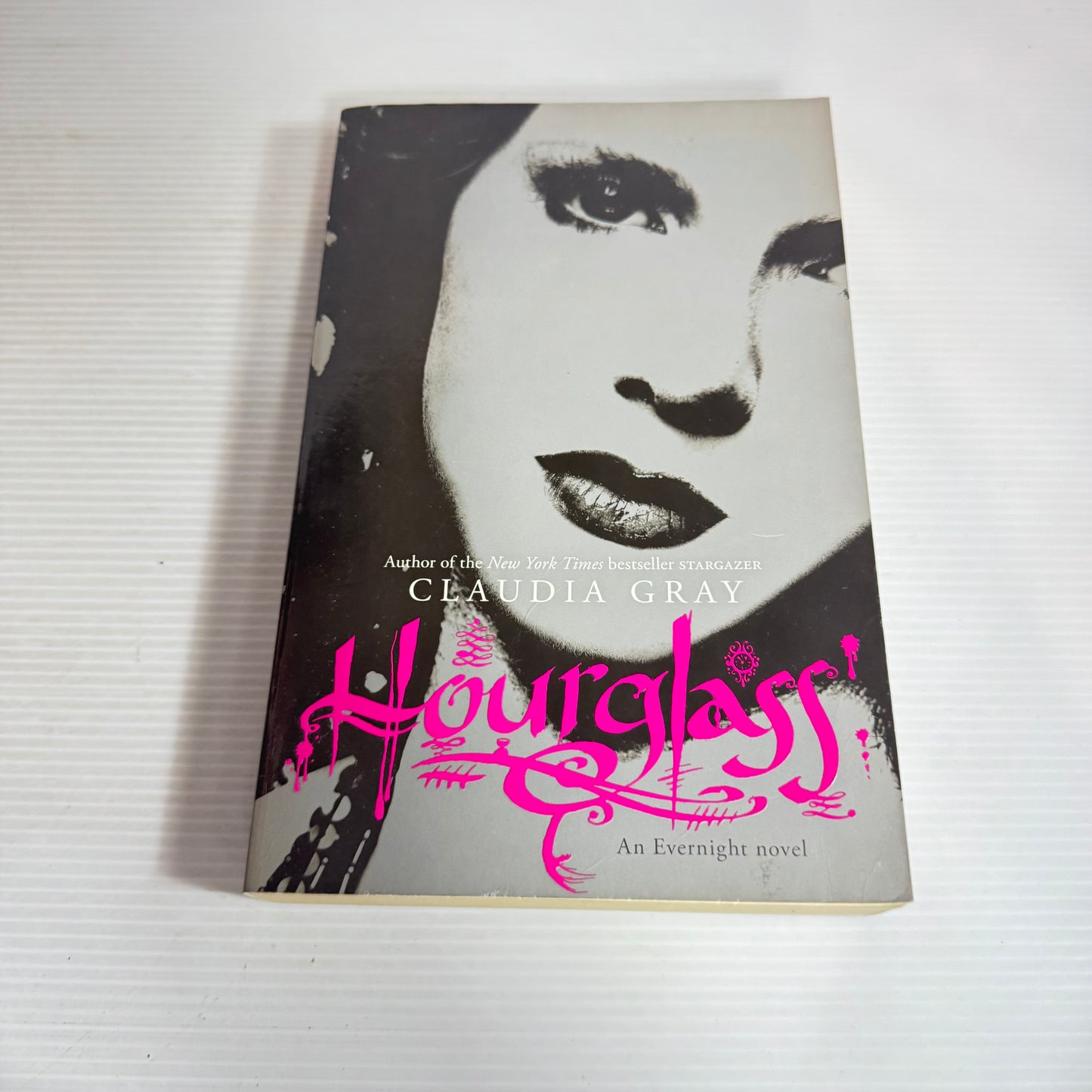 Hourglass - Claudia Gray