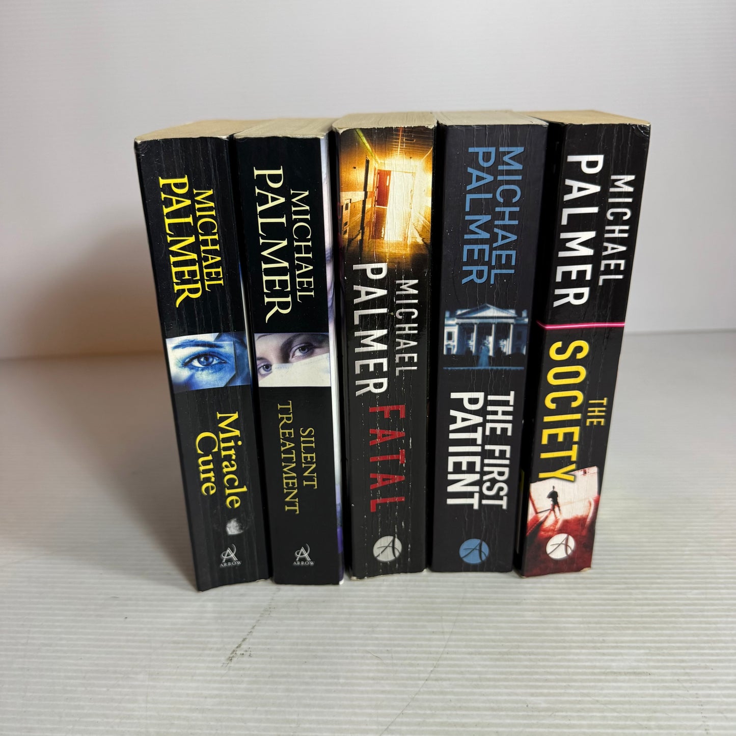 Michael Palmer Book Bundle x 5 : The First Patient, The Society, Miracle Cure, Silent Treatment, Fatal (2977)