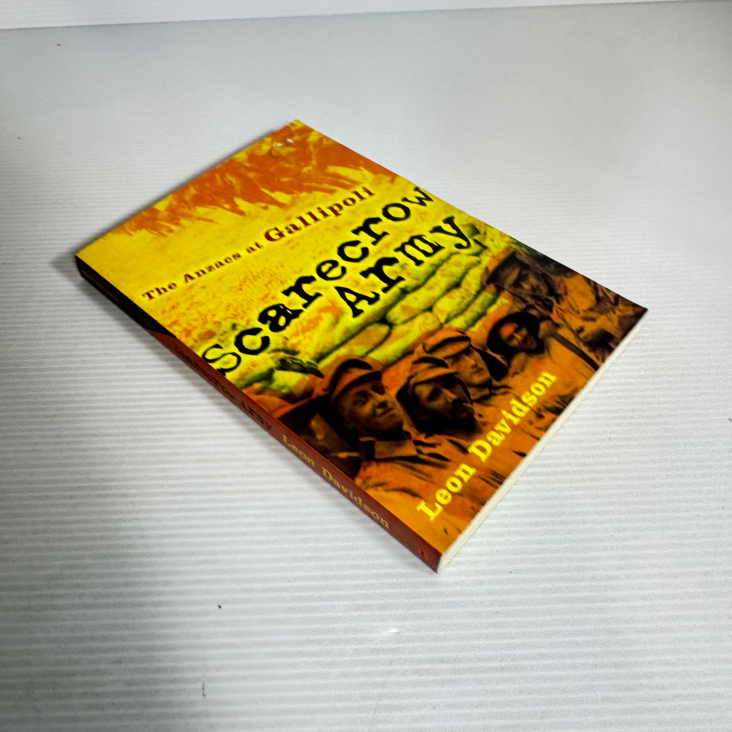 Scarecrow Army: The Anzacs At Gallipoli - Leon Davidson