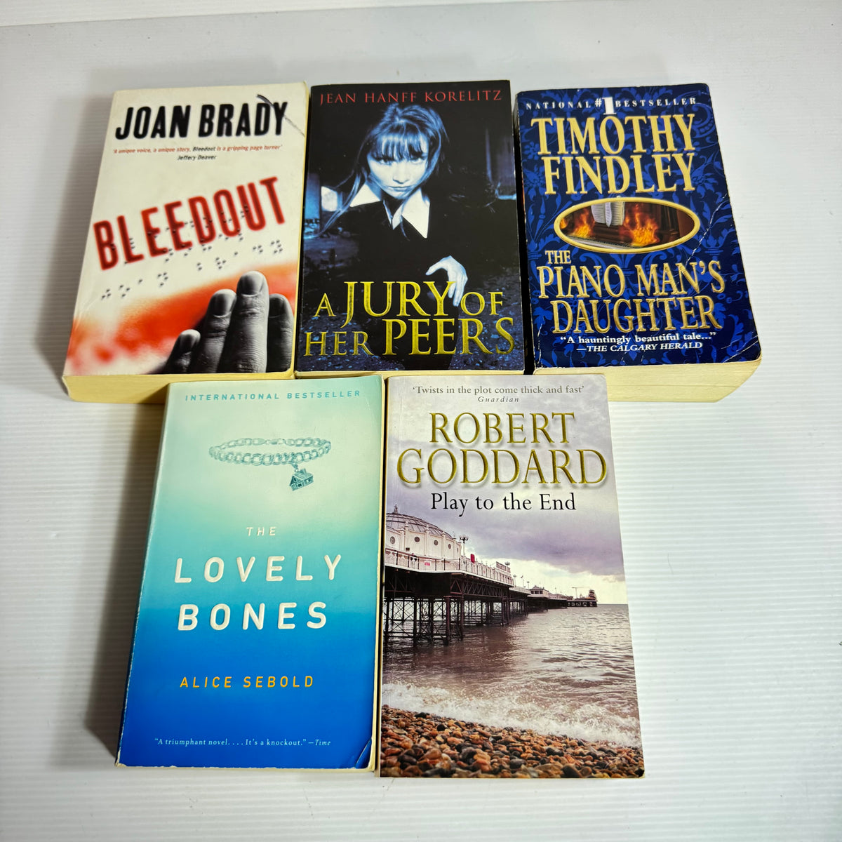 Crime Thriller Bundle x 5 : Bleedout - Joan Brady, A Jury of Her Peers - Jean Hanff Korelitz, The Piano Man's Daughter - Timothy Findley, Play to the End - Robert Goddard, The Lovely Bones - Alice Sebold (3451)