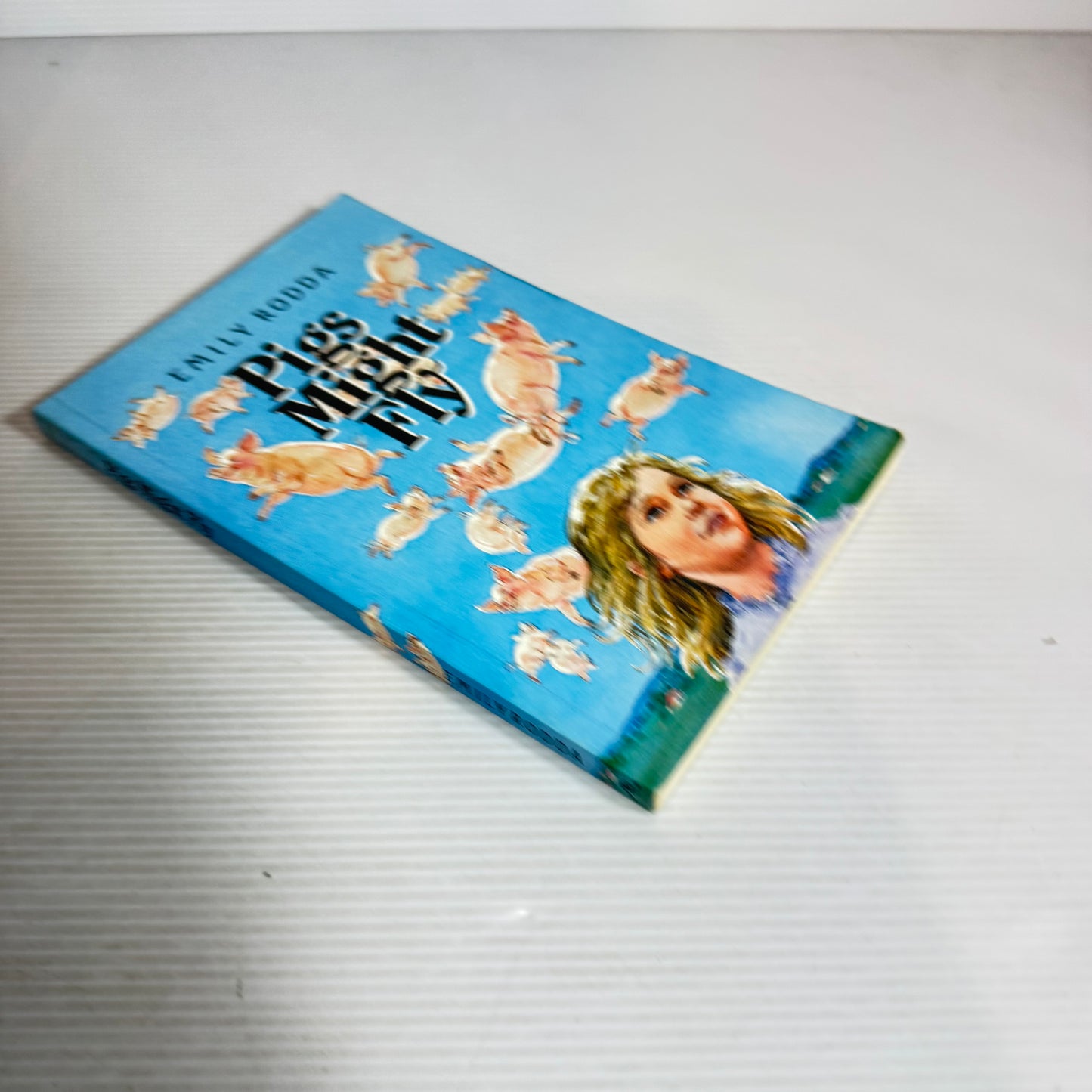 Pigs Might Fly - Emily Rodda