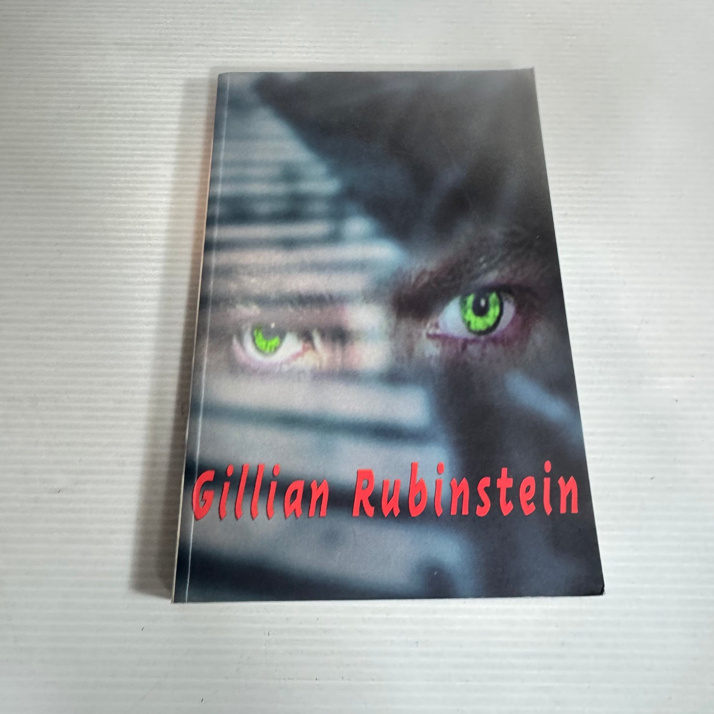 Under the Cat's Eye - Gillian Rubinstein