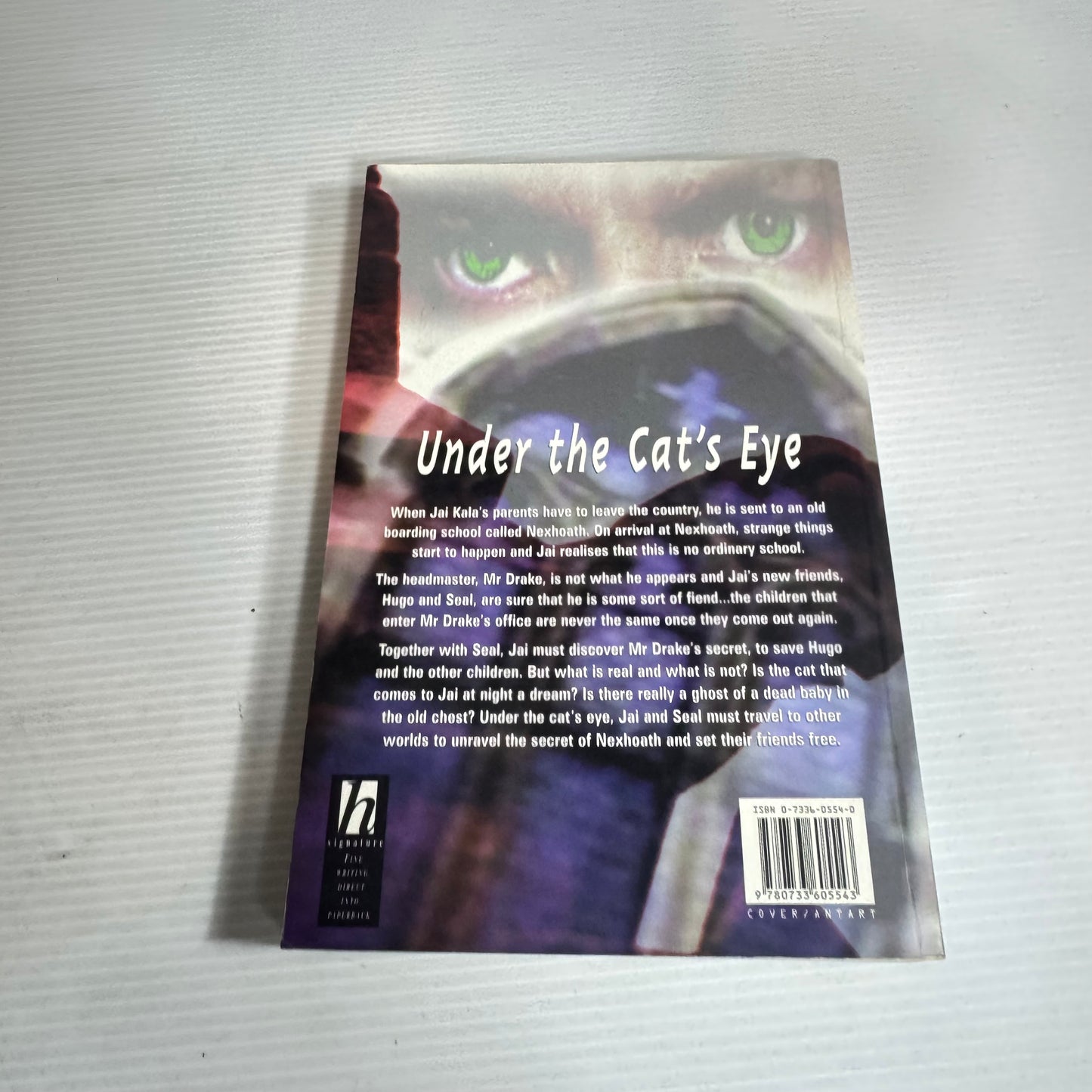 Under the Cat's Eye - Gillian Rubinstein