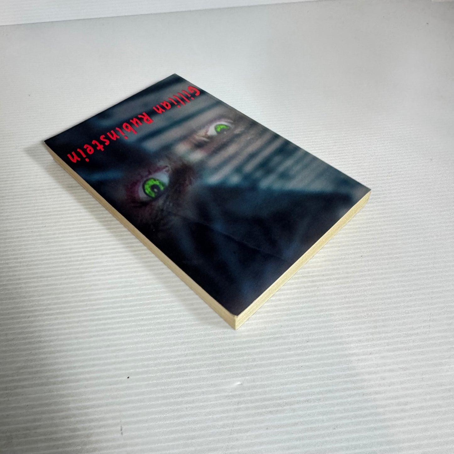 Under the Cat's Eye - Gillian Rubinstein