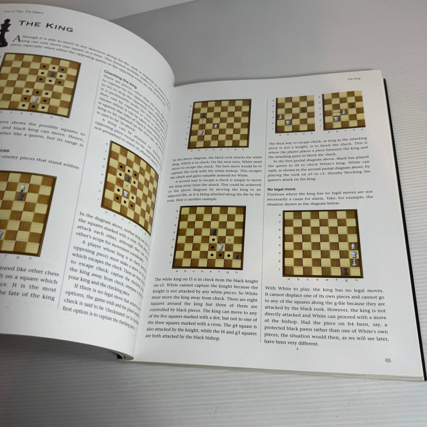 Learn To Play Winning Chess: History, Rules, Skills And Tactics - John Saunders