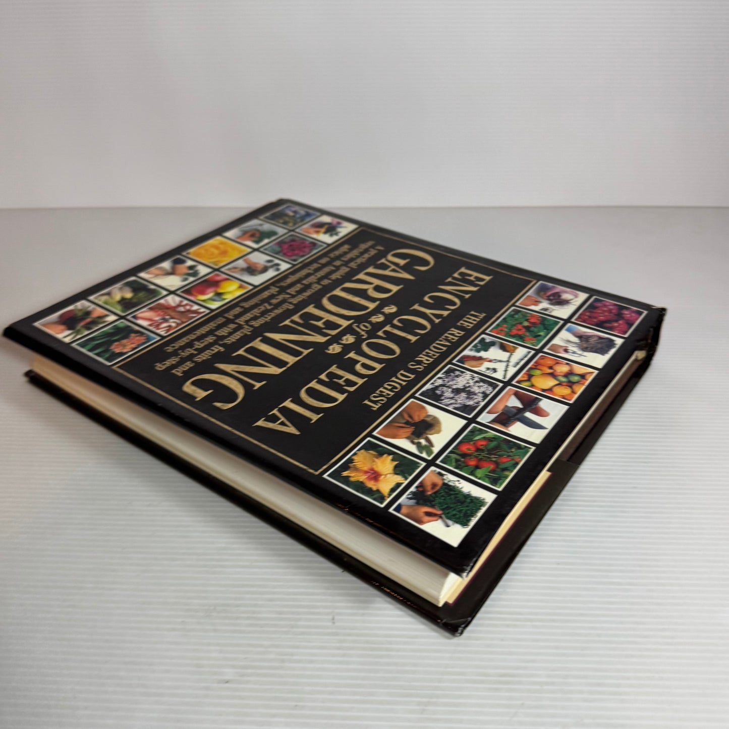 The Reader's Digest Encyclopaedia Of Gardening