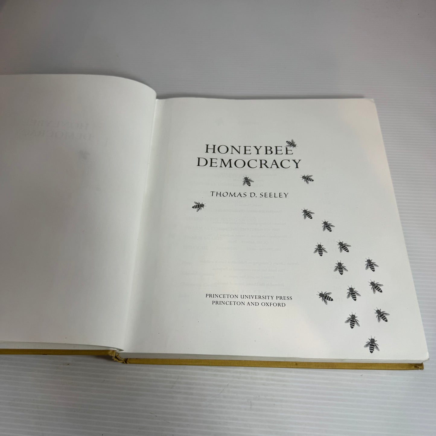 Honeybee Democracy - Thomas D. Seeley