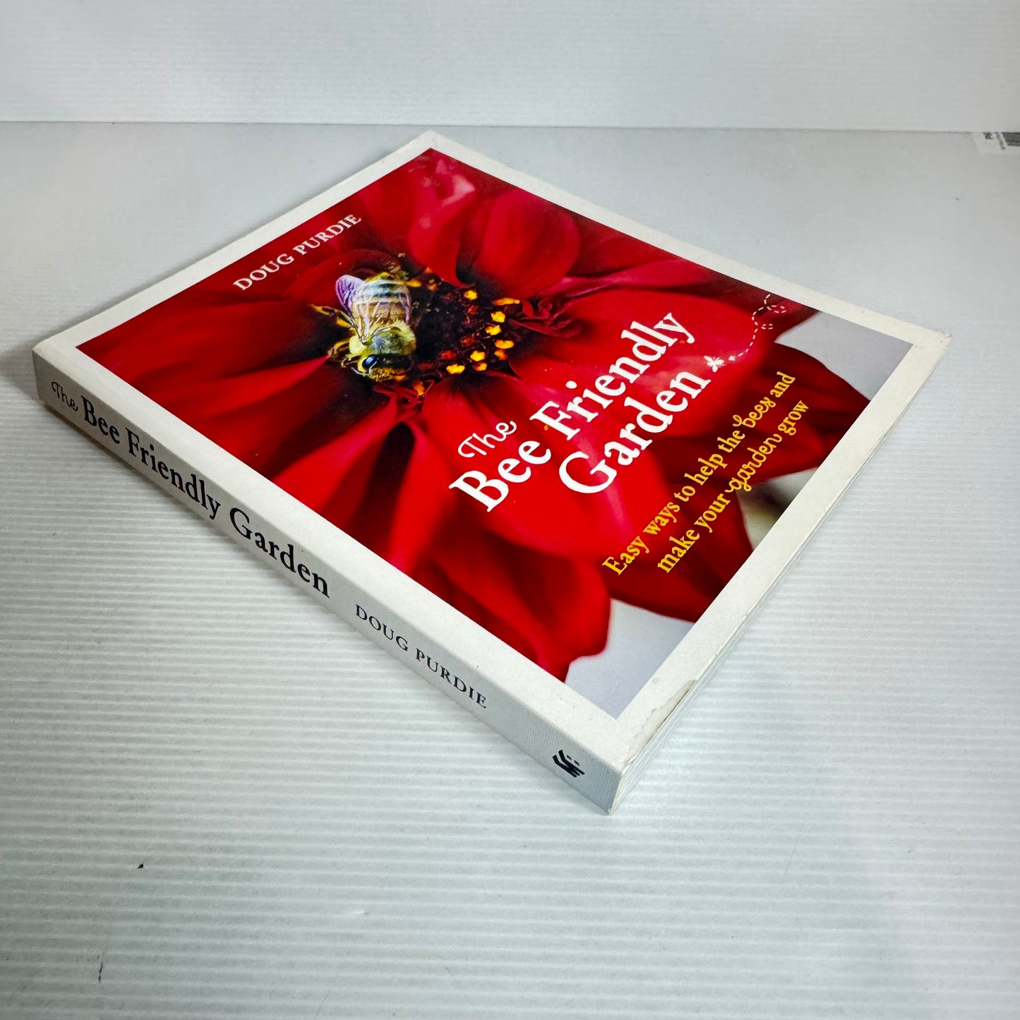 The Bee Friendly Garden - Doug Purdie