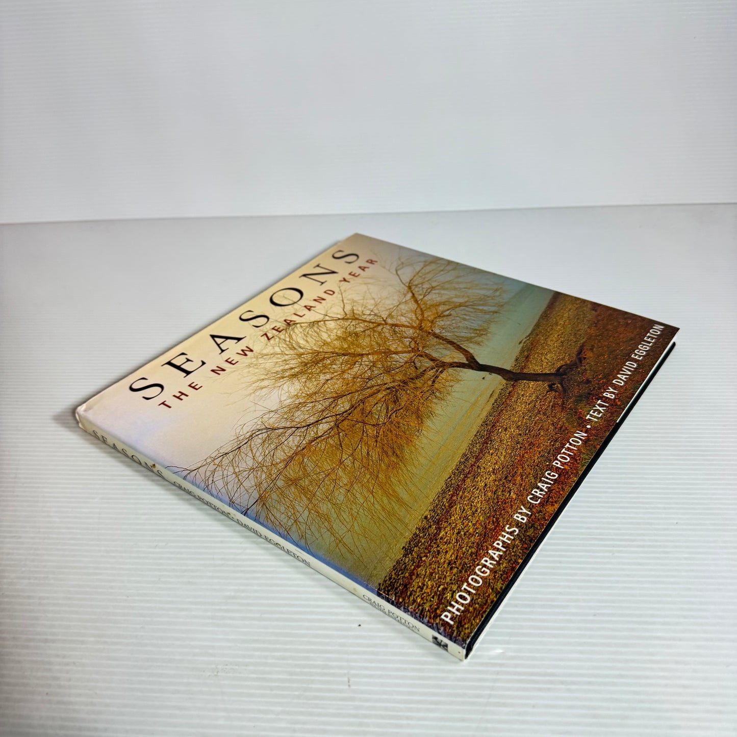 Seasons : The New Zealand Year - Photographs by Craig Potton Text by David Eggleton