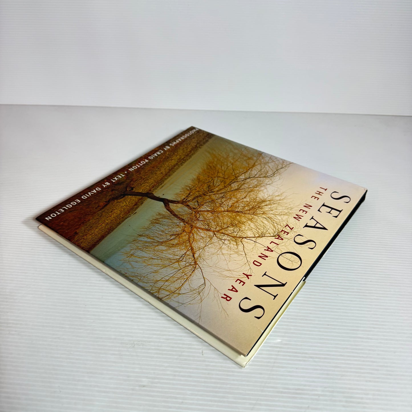Seasons : The New Zealand Year - Photographs by Craig Potton Text by David Eggleton