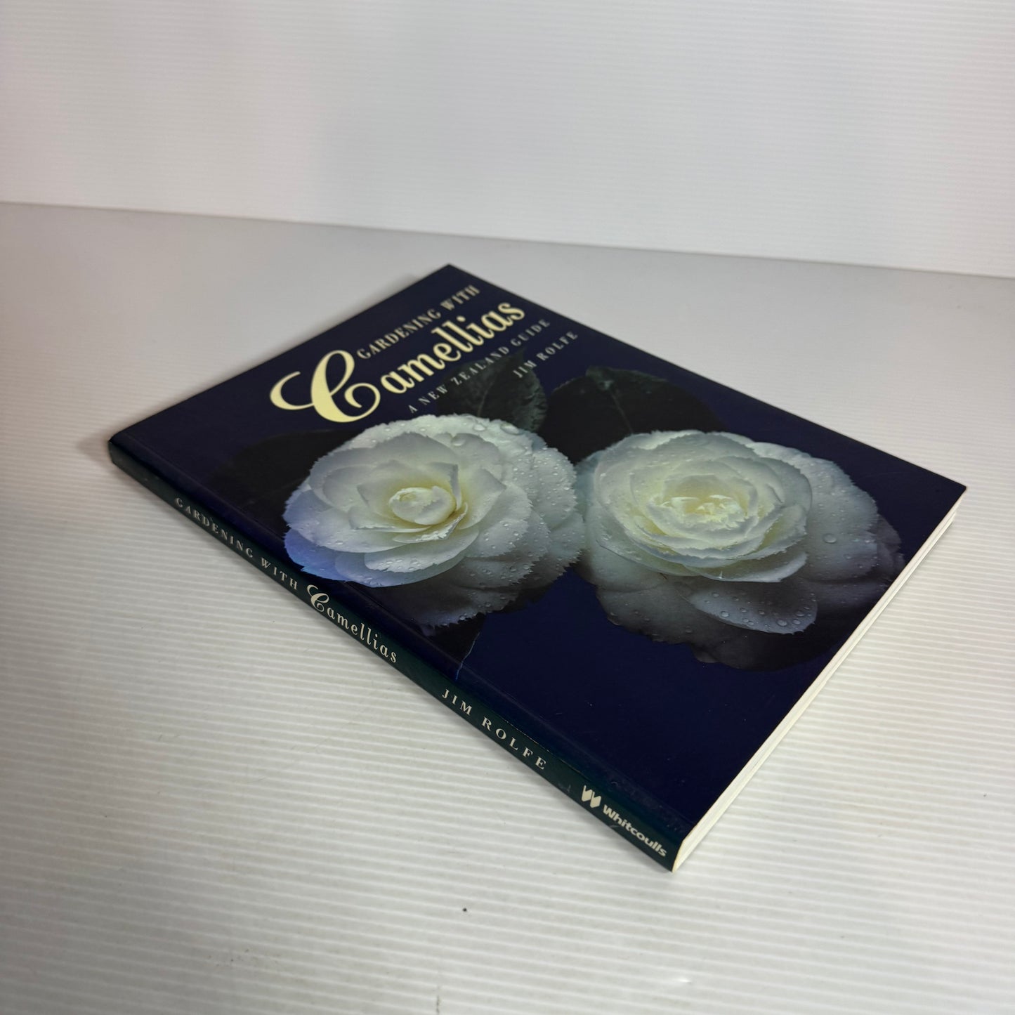 Gardening with Camellias : A New Zealand Guide - Jim Rolfe