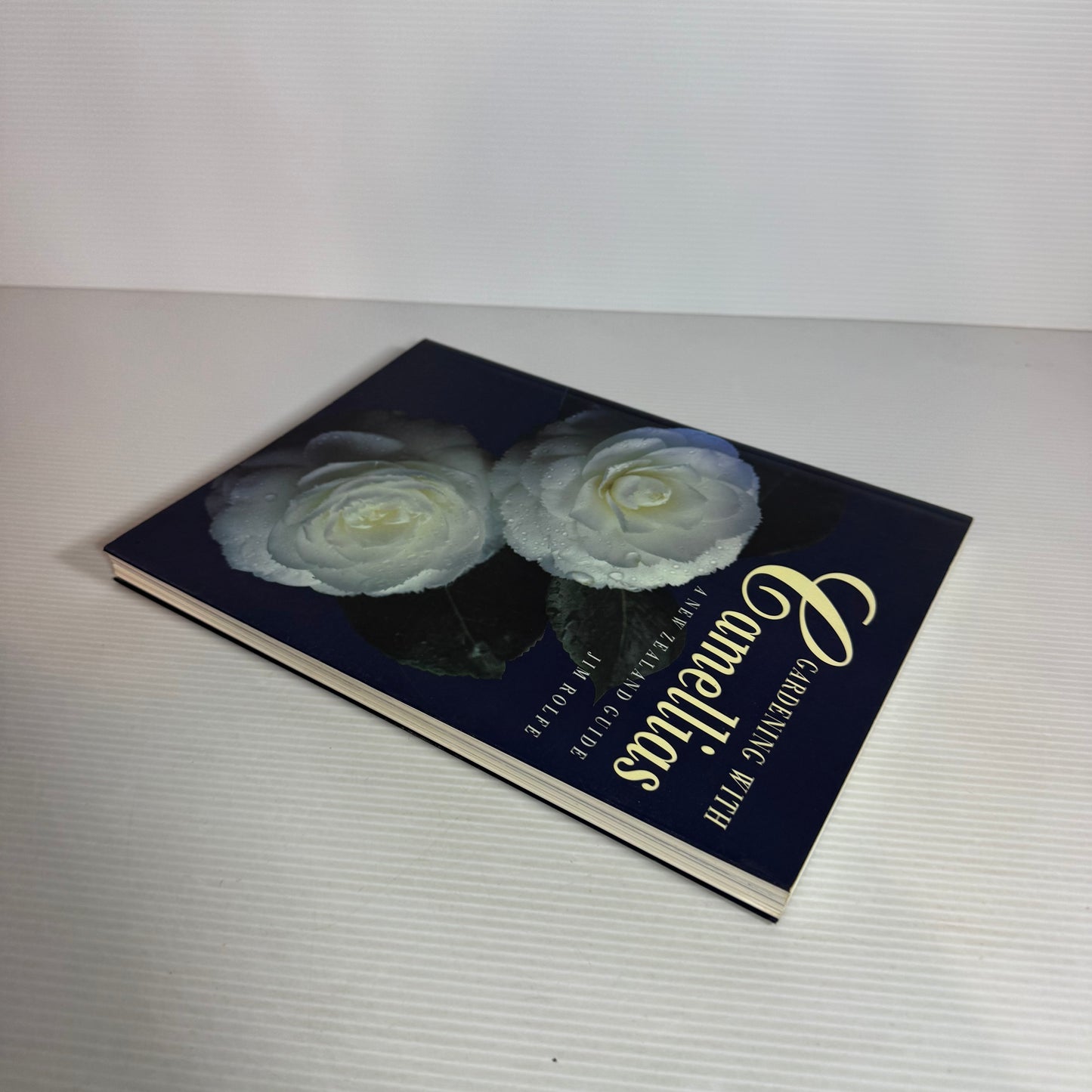 Gardening with Camellias : A New Zealand Guide - Jim Rolfe