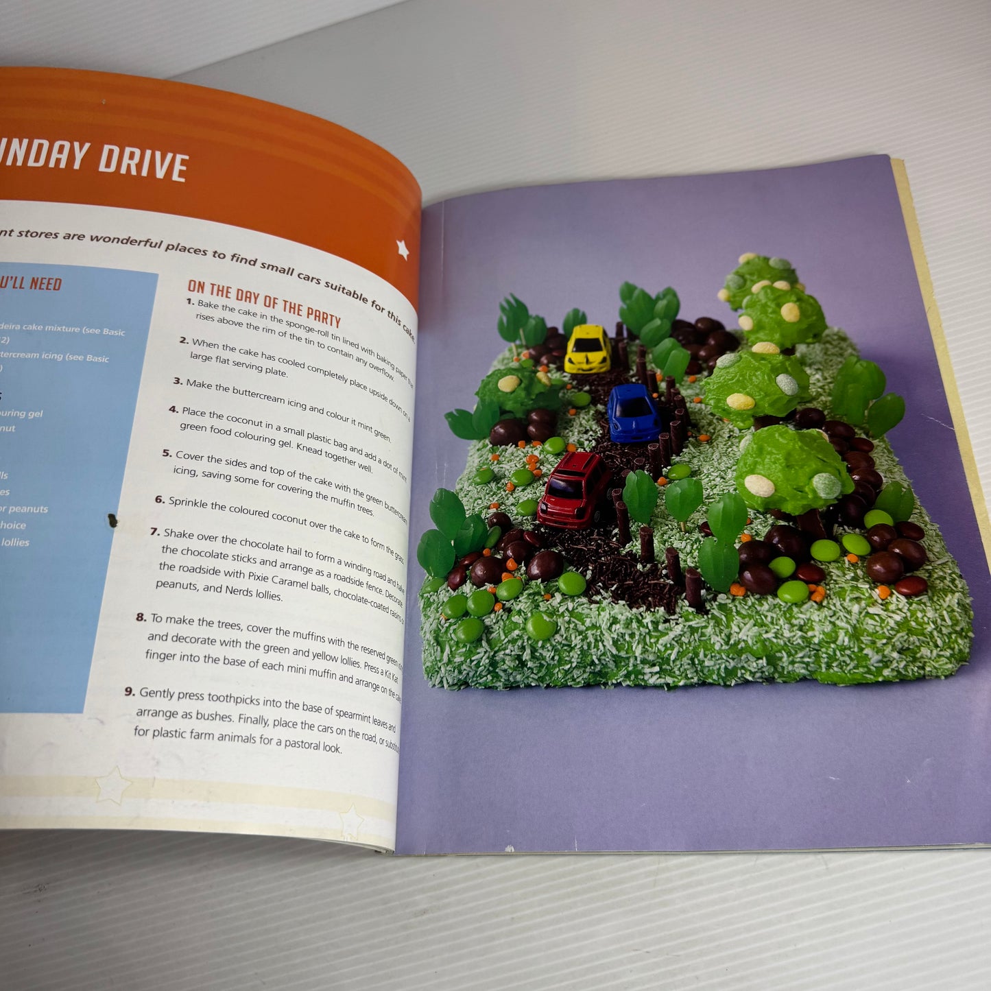Party Cakes for Kiwi Kids - Annette Hislop & Linda Ross