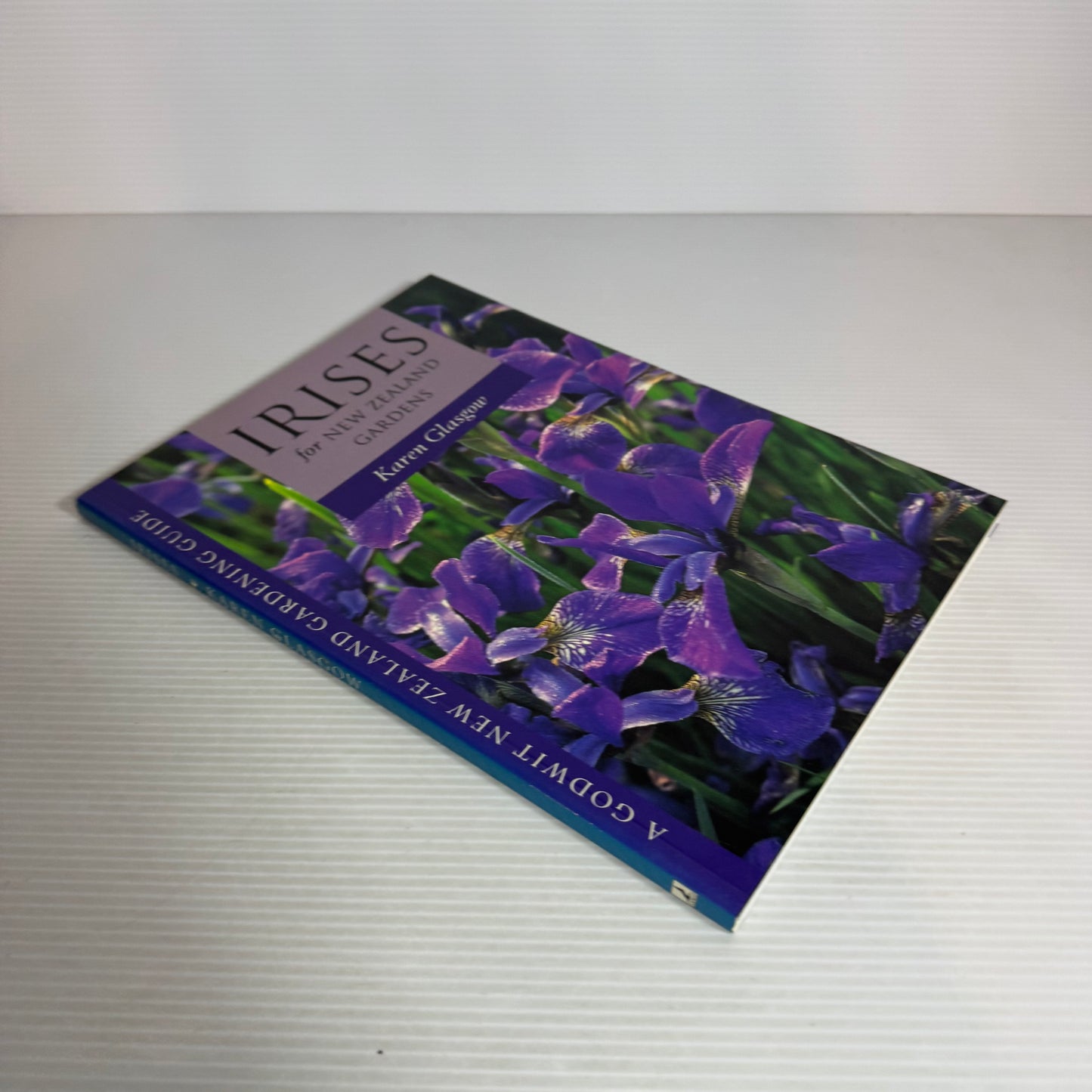 Irises for New Zealand Gardens - Karen Glasgow