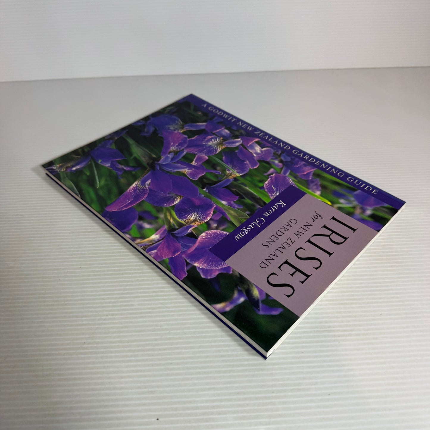 Irises for New Zealand Gardens - Karen Glasgow