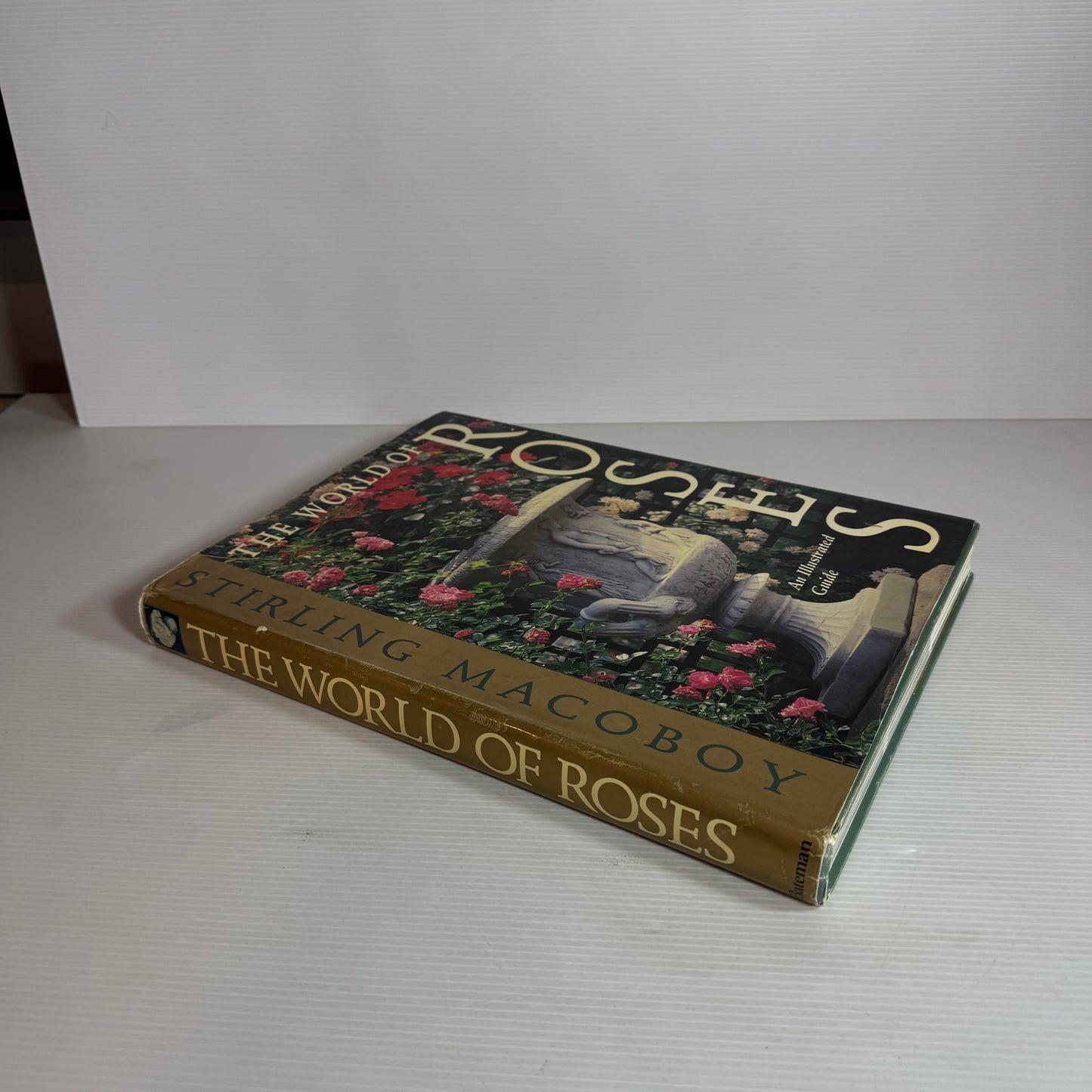 The World of Roses : An Illustrated Guide - Stirling Macoboy