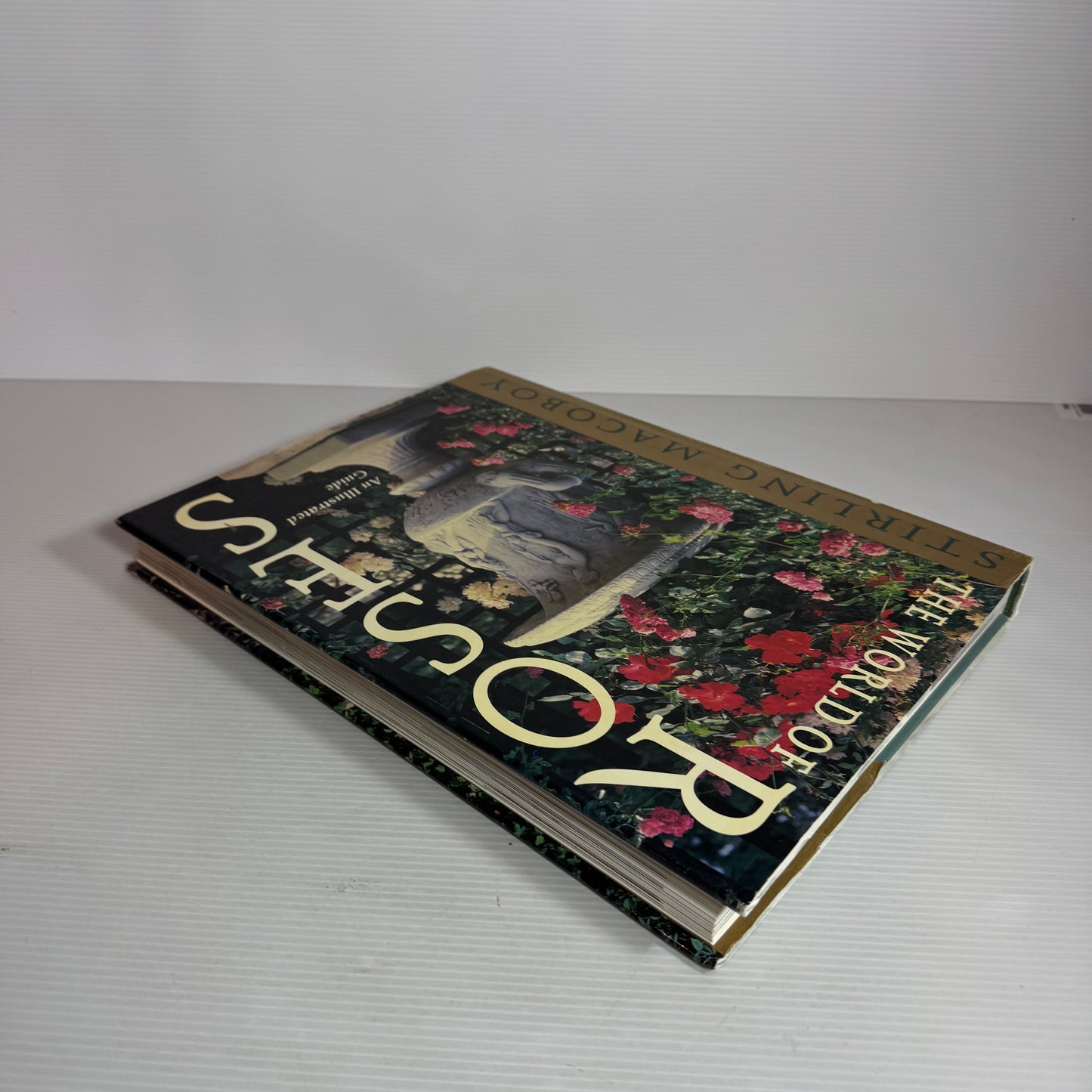 The World of Roses : An Illustrated Guide - Stirling Macoboy