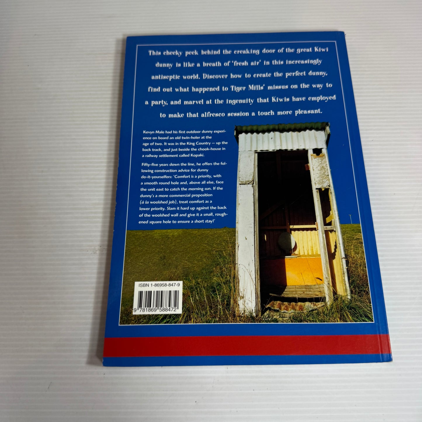 The Dunny Door... and Some More : A Celebration of Kiwi Loos, Longdrops and Little Houses - Kevyn Male