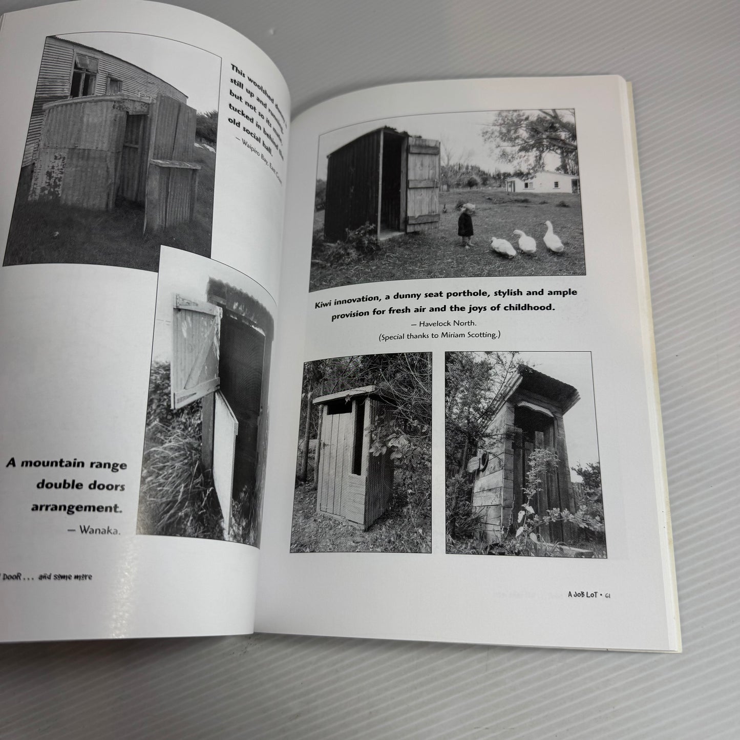 The Dunny Door... and Some More : A Celebration of Kiwi Loos, Longdrops and Little Houses - Kevyn Male