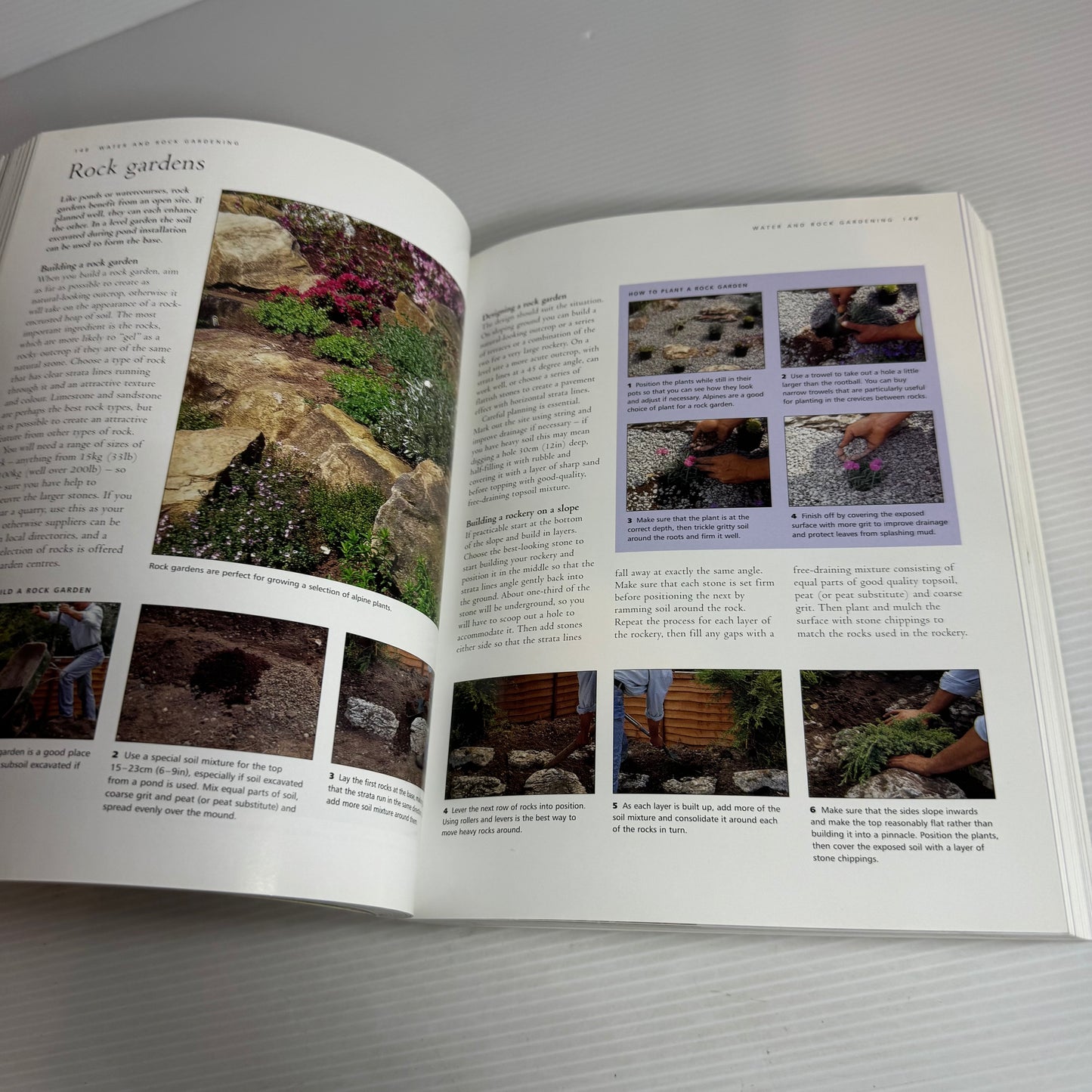 An Encyclopaedia of Garden Plants & Techniques - Andrew Mikolajski & Jonathan Edwards