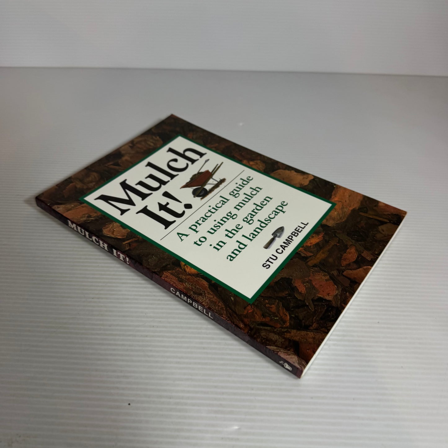 Mulch It! : A Practical Guide to Using Mulch in the Garden and Landscape - Stu Campbell