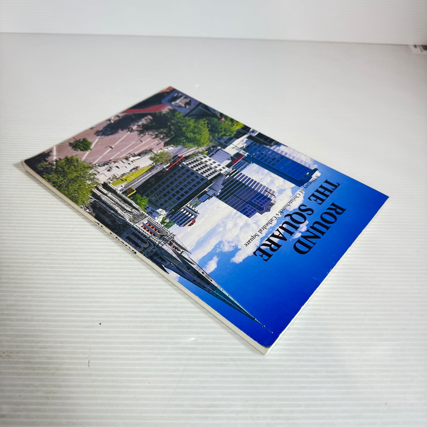 Round The Square : A History of Christchurch's Cathedral Square