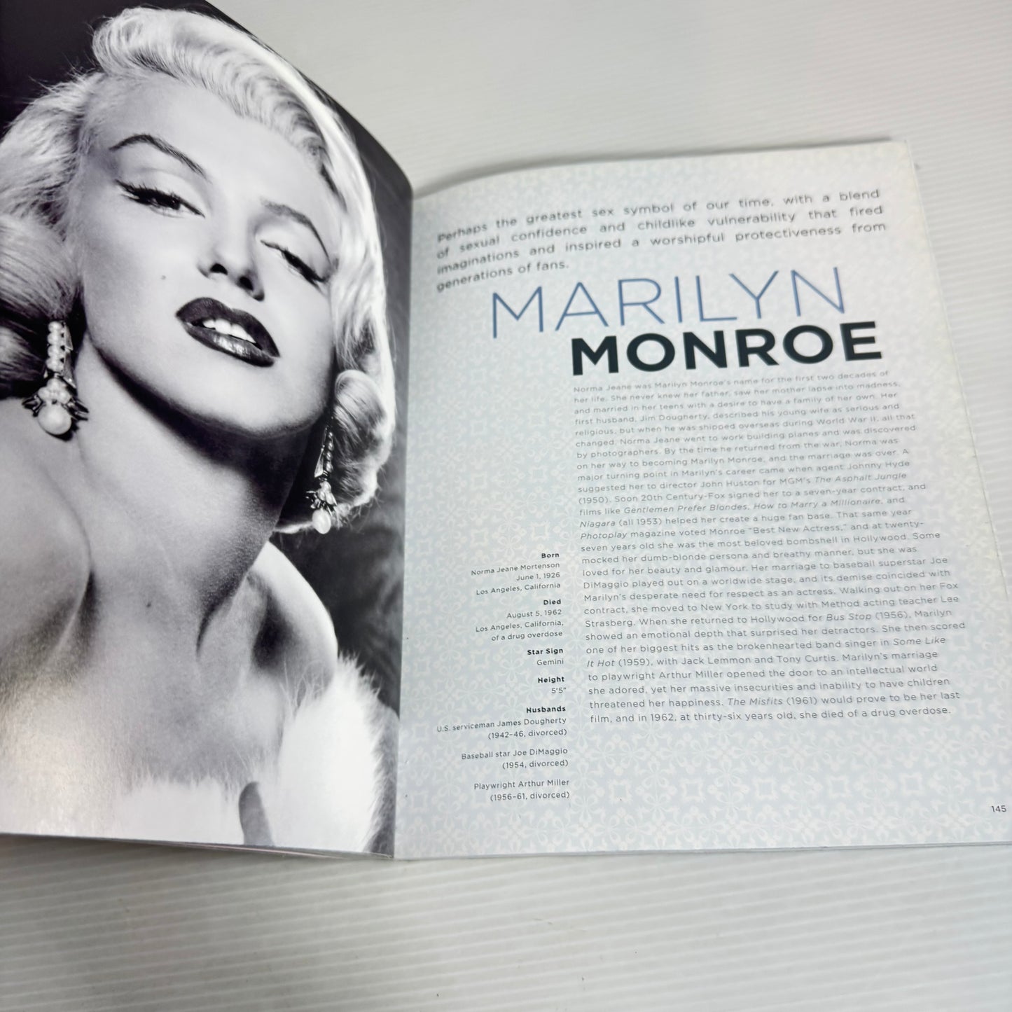 Leading Ladies : The 50 Most Unforgettable Actresses Of the Studio Era