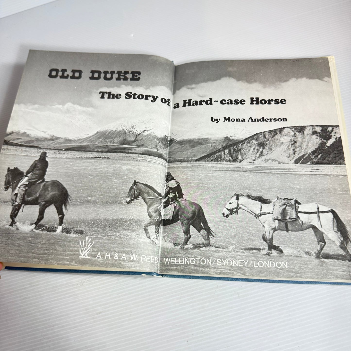 Old Duke : The Story of a Hard-case Horse - Mona Anderson (Vintage 1977 First Edition)