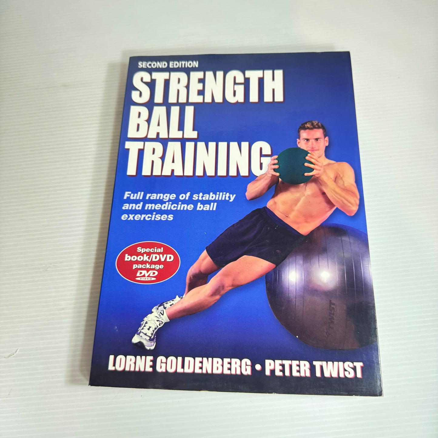 Strength Ball Training : Full Range of Stability and Medicine Ball Exercises (2nd Ed.)- Lorne Goldenberg & Peter Twist