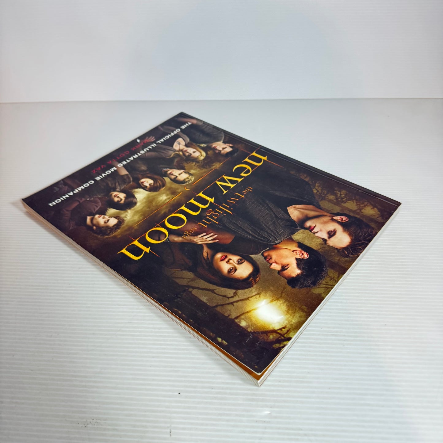 The Twilight : New Moon - The Official Illustrated Movie Companion - Mark Cotta Vaz