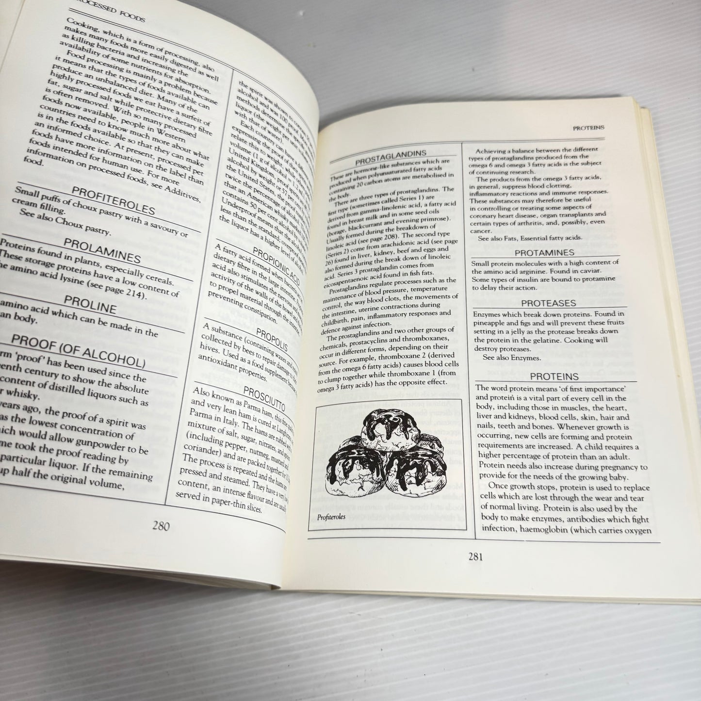 Rosemary Stanton's Complete Book of Food and Nutrition (Vintage 1992)