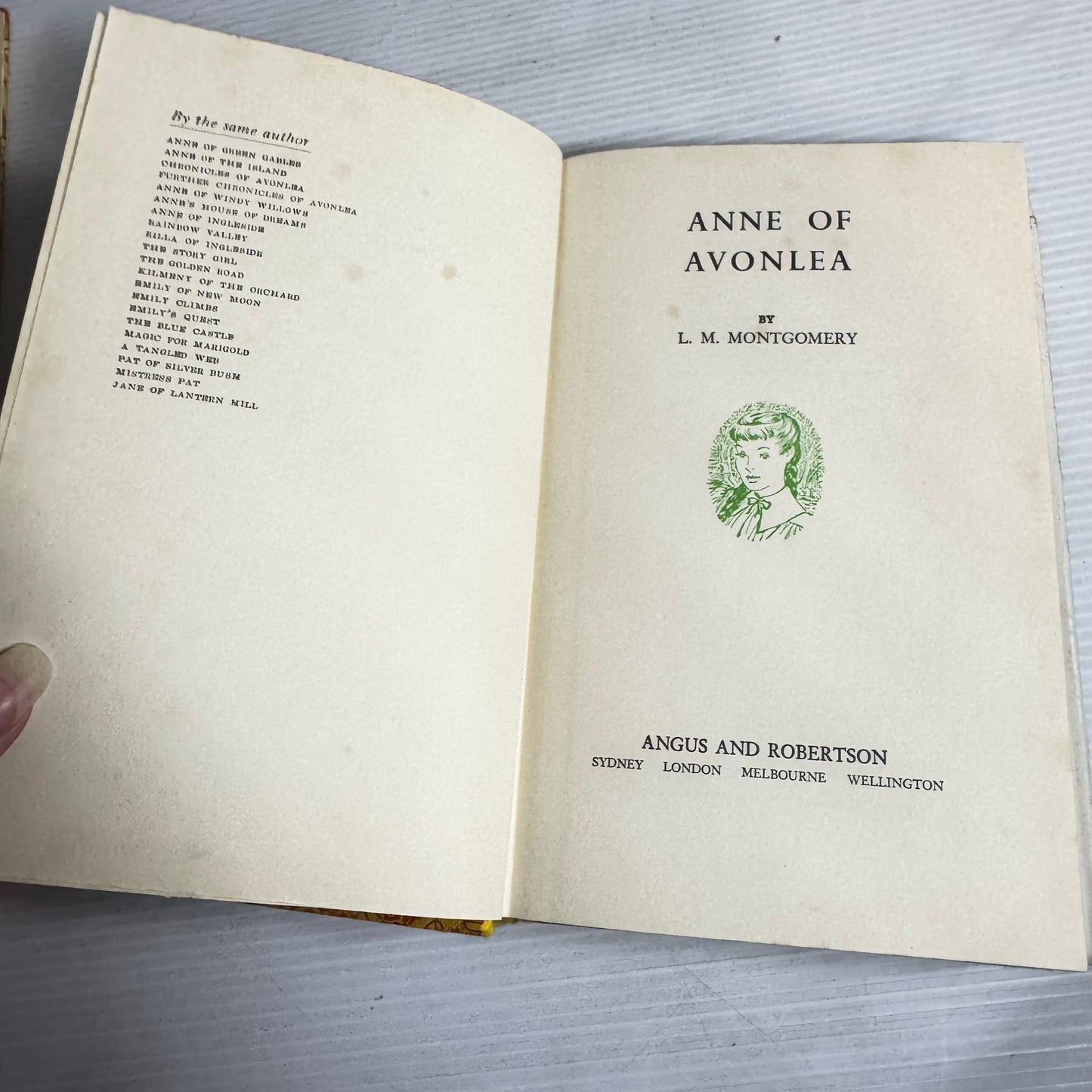 Vintage L.M. Montgomery Book Bundle x 2 : Anne of Green Gables (1955) & Anne of Avonlea (1958) (2851)