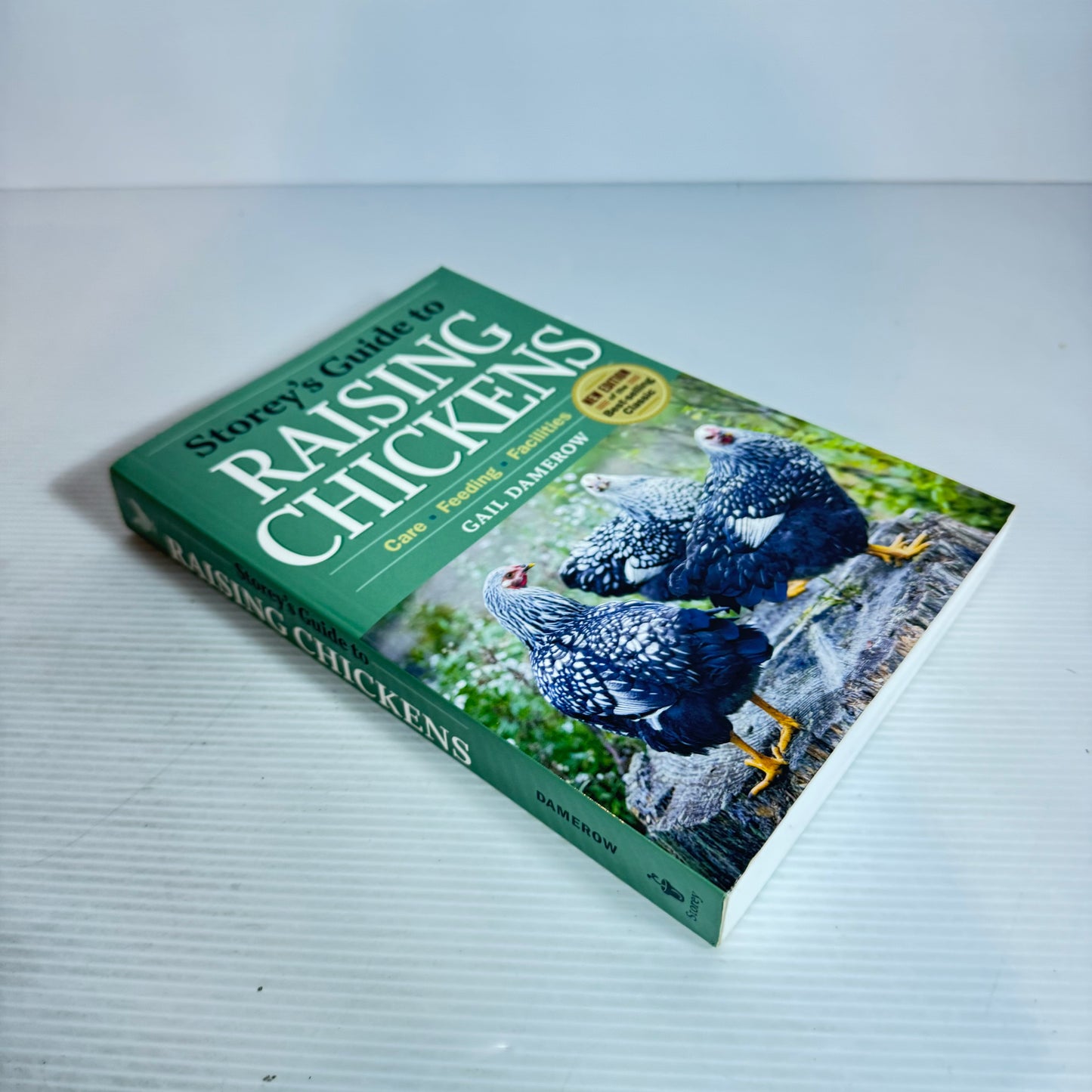 Storey's Guide to Raising Chickens - Gail Damerow